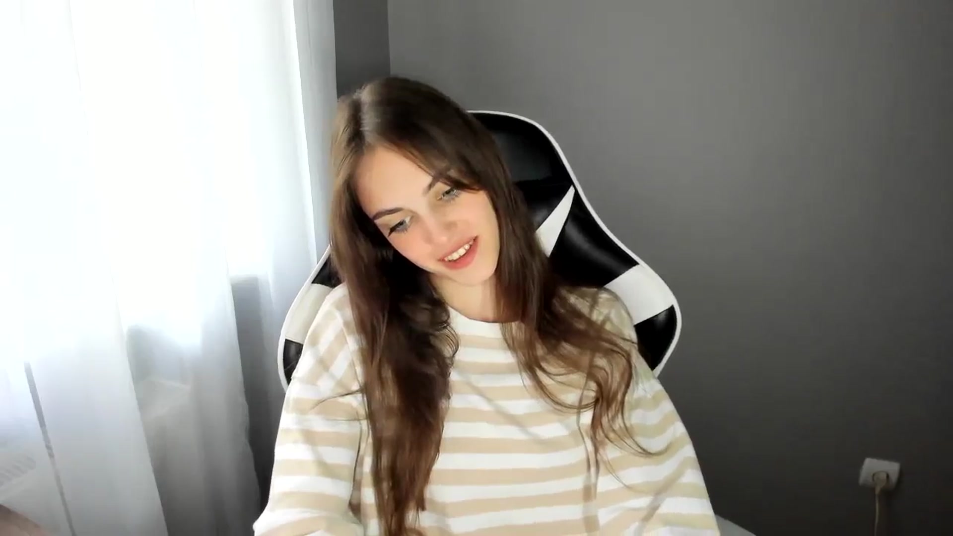 Gallery image thumbnail from Dashamoxy's myfreecams stream on, 06/13/2025, 12:11 image 14 of 20