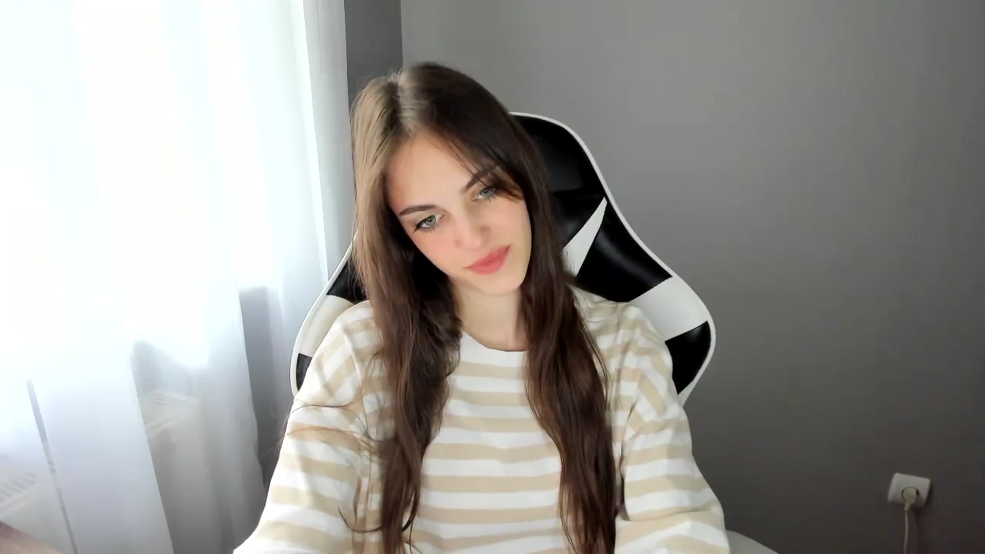 Gallery image thumbnail from Dashamoxy's myfreecams stream on, 06/13/2025, 12:11 image 8 of 20