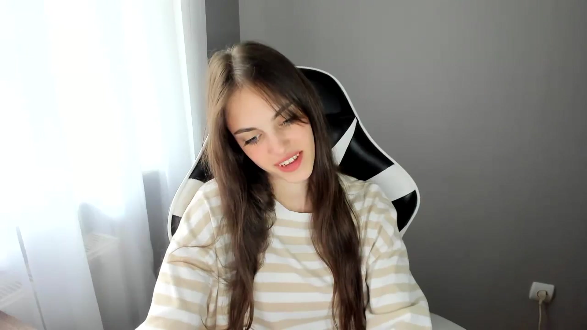 Gallery image thumbnail from Dashamoxy's myfreecams stream on, 06/13/2025, 12:11 image 9 of 20