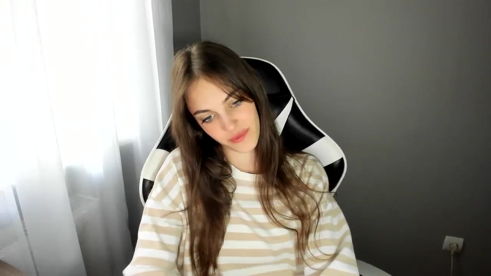 Gallery image thumbnail from Dashamoxy's myfreecams stream on, 06/13/2025, 12:11 image 16 of 20