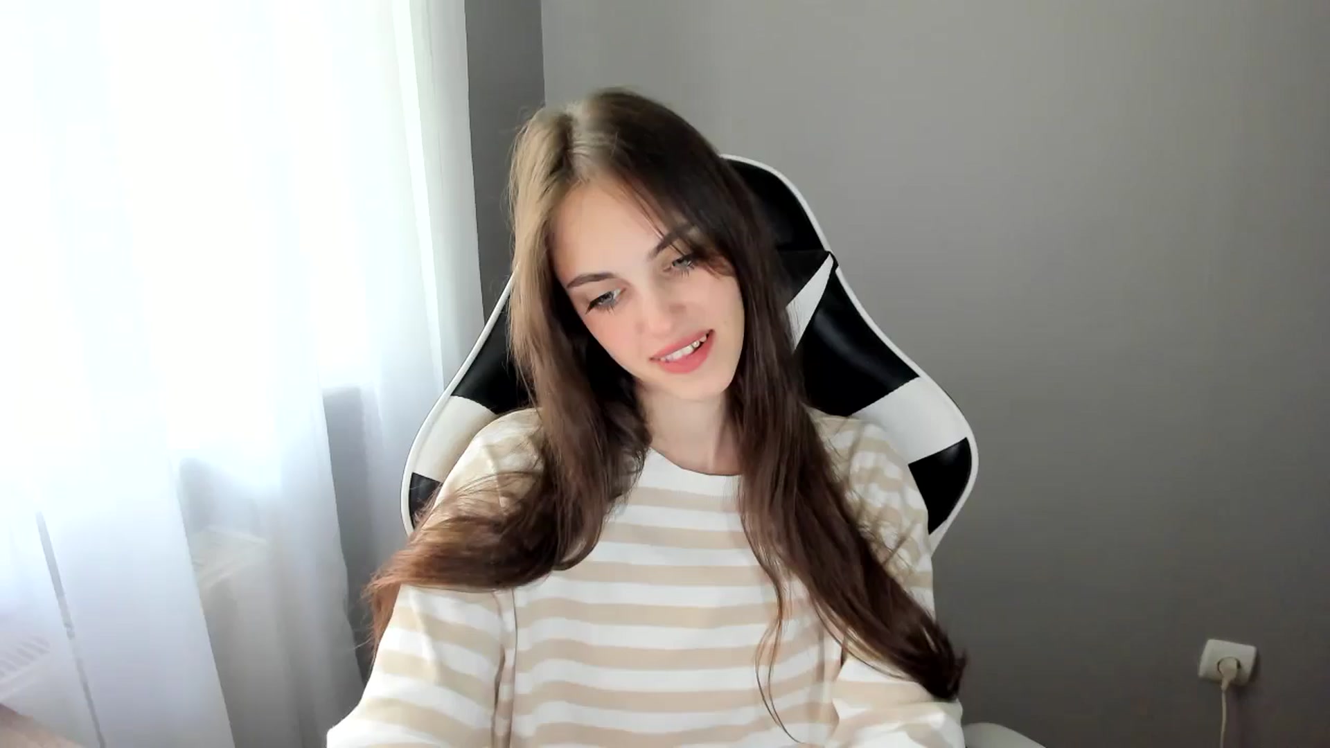 Gallery image thumbnail from Dashamoxy's myfreecams stream on, 06/13/2025, 12:11 image 1 of 20