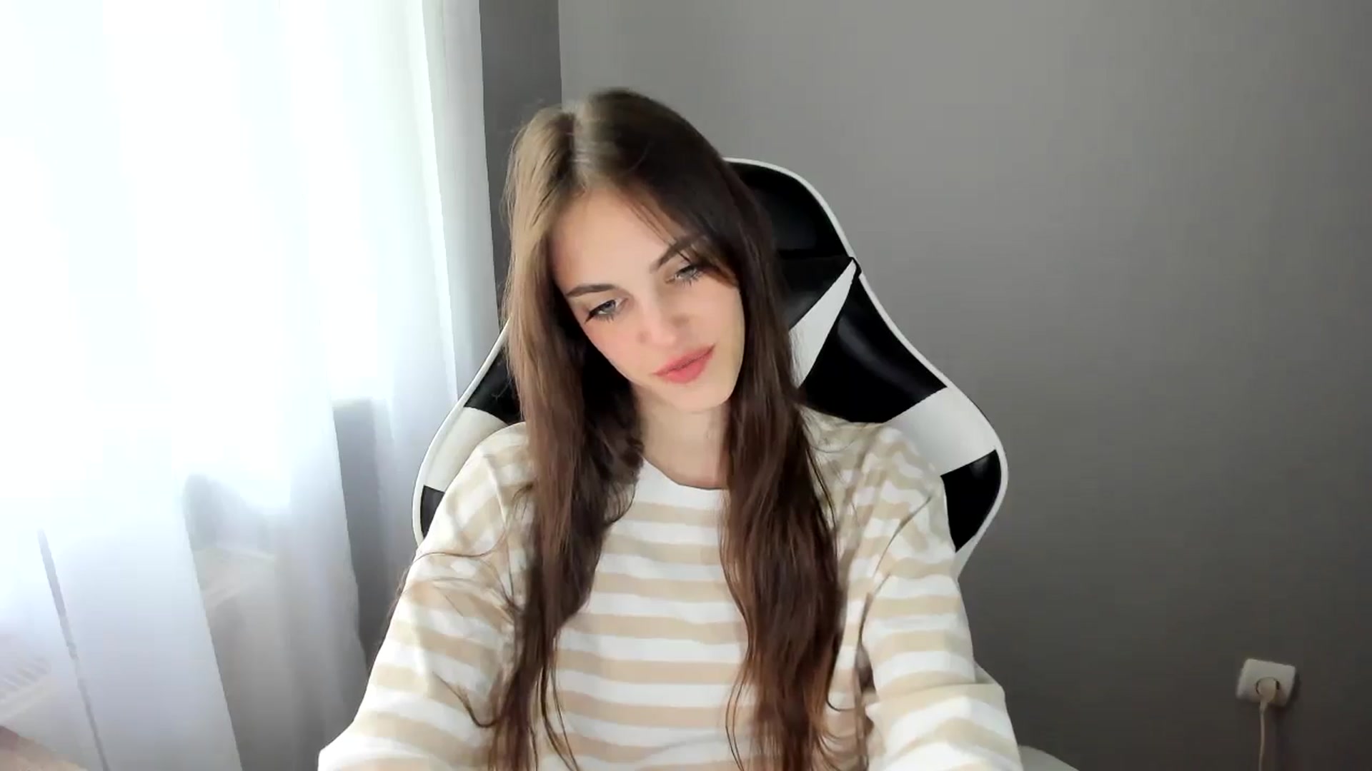 Gallery image thumbnail from Dashamoxy's myfreecams stream on, 06/13/2025, 12:11 image 5 of 20