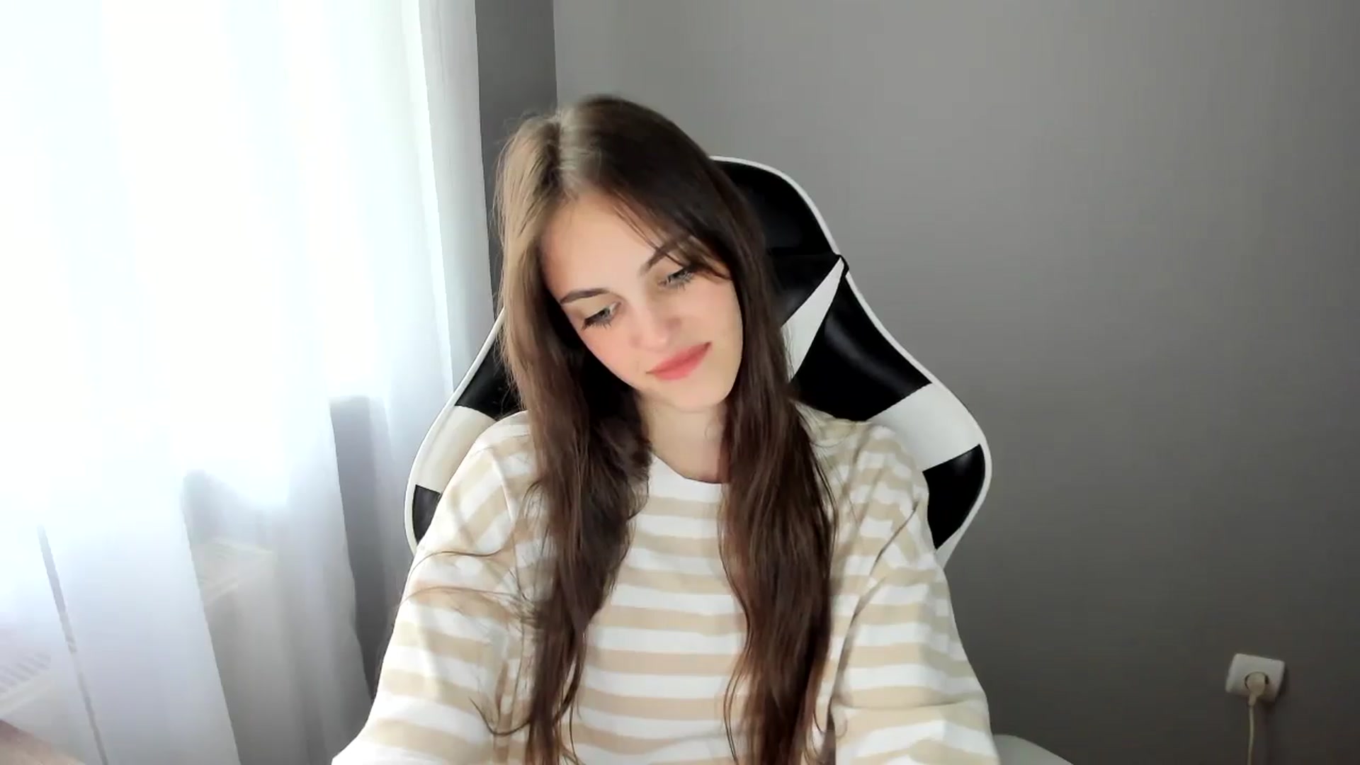 Gallery image thumbnail from Dashamoxy's myfreecams stream on, 06/13/2025, 12:11 image 6 of 20