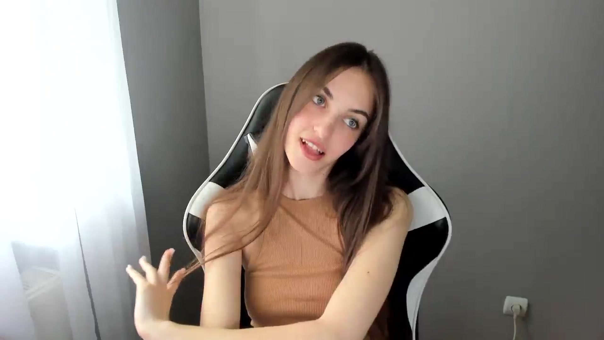Gallery image thumbnail from Dashamoxy's myfreecams stream on, 06/15/2025, 08:50 image 19 of 20