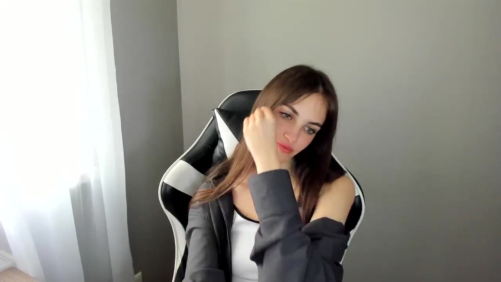 Gallery image thumbnail from Dashamoxy's myfreecams stream on, 06/21/2025, 10:30 image 18 of 20