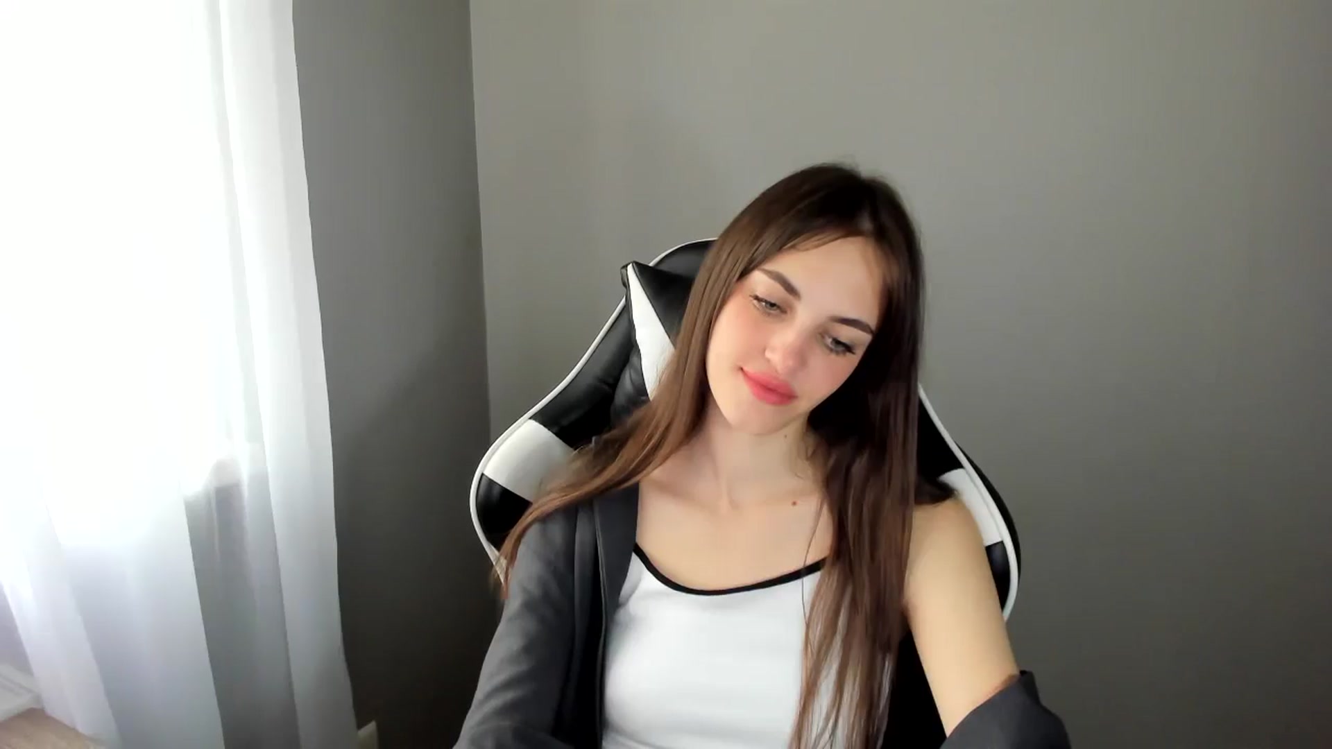 Gallery image thumbnail from Dashamoxy's myfreecams stream on, 06/21/2025, 10:30 image 16 of 20