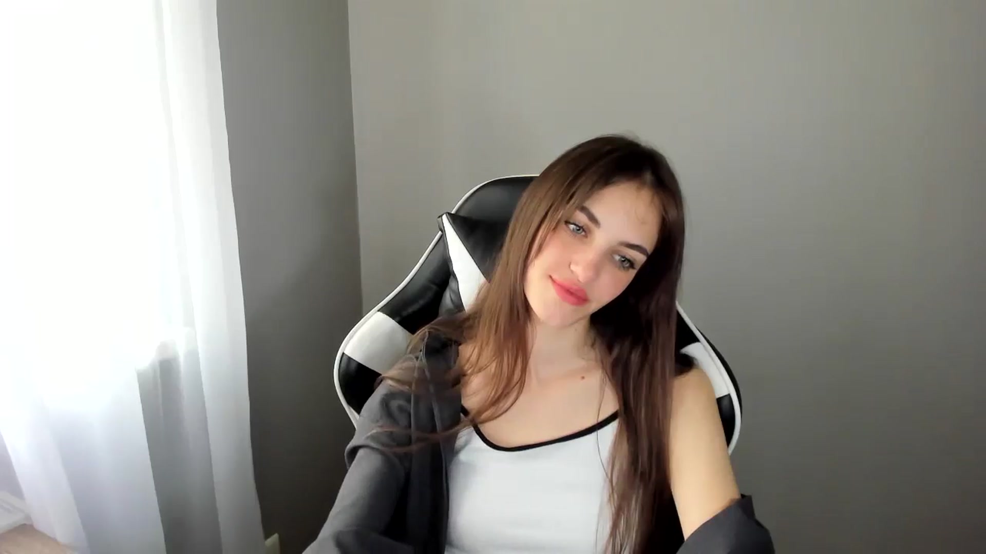 Gallery image thumbnail from Dashamoxy's myfreecams stream on, 06/21/2025, 10:30 image 17 of 20