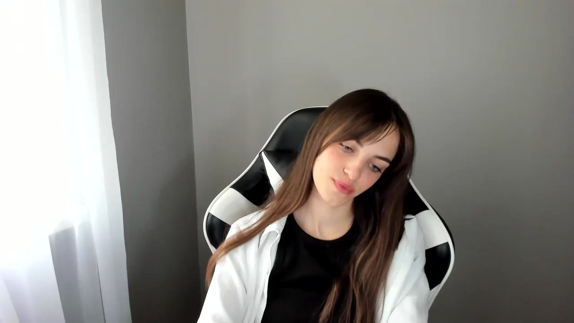 Gallery image thumbnail from Dashamoxy's myfreecams stream on, 06/22/2025, 09:14 image 20 of 20