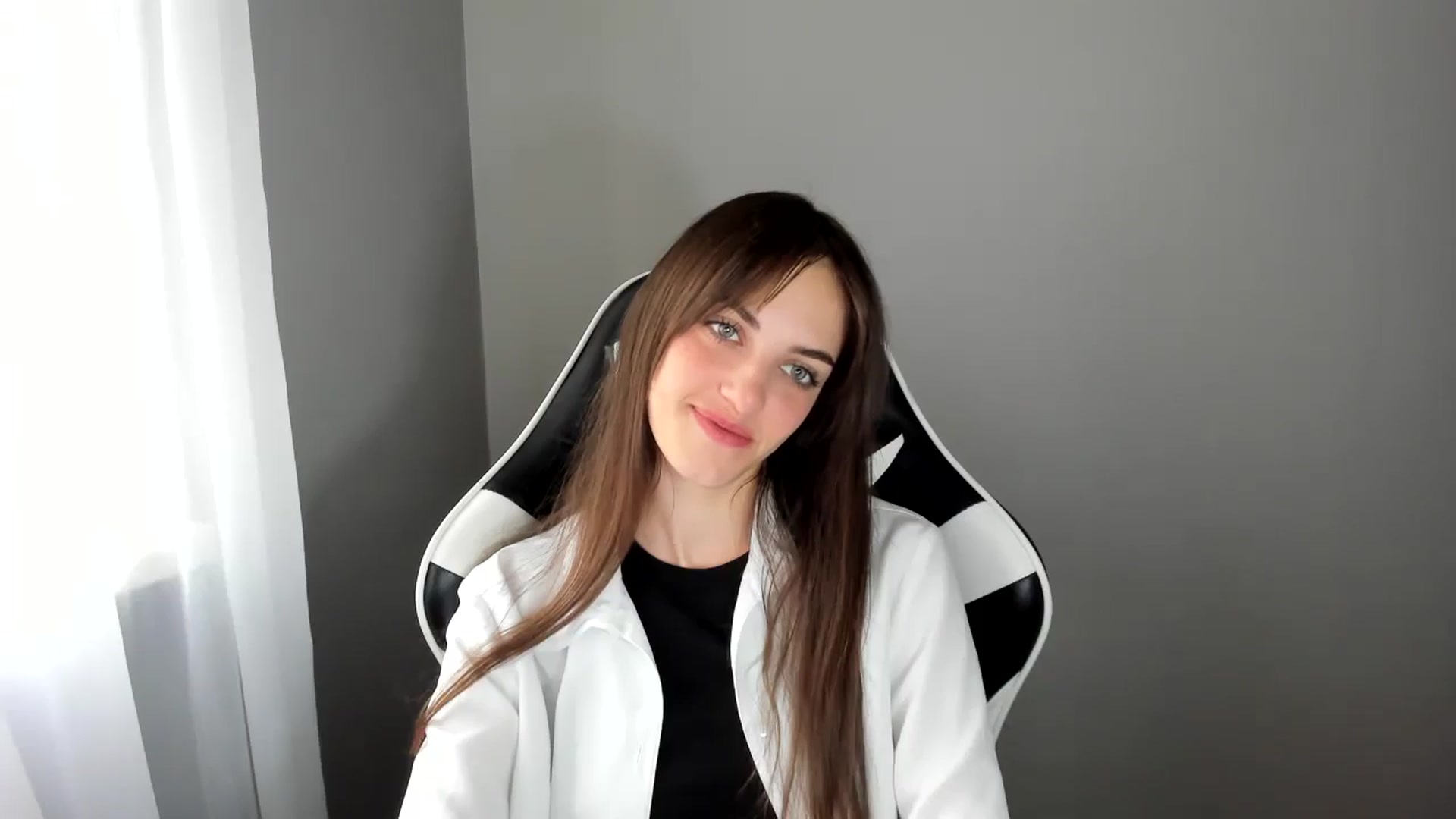 Gallery image thumbnail from Dashamoxy's myfreecams stream on, 06/22/2025, 09:14 image 6 of 20