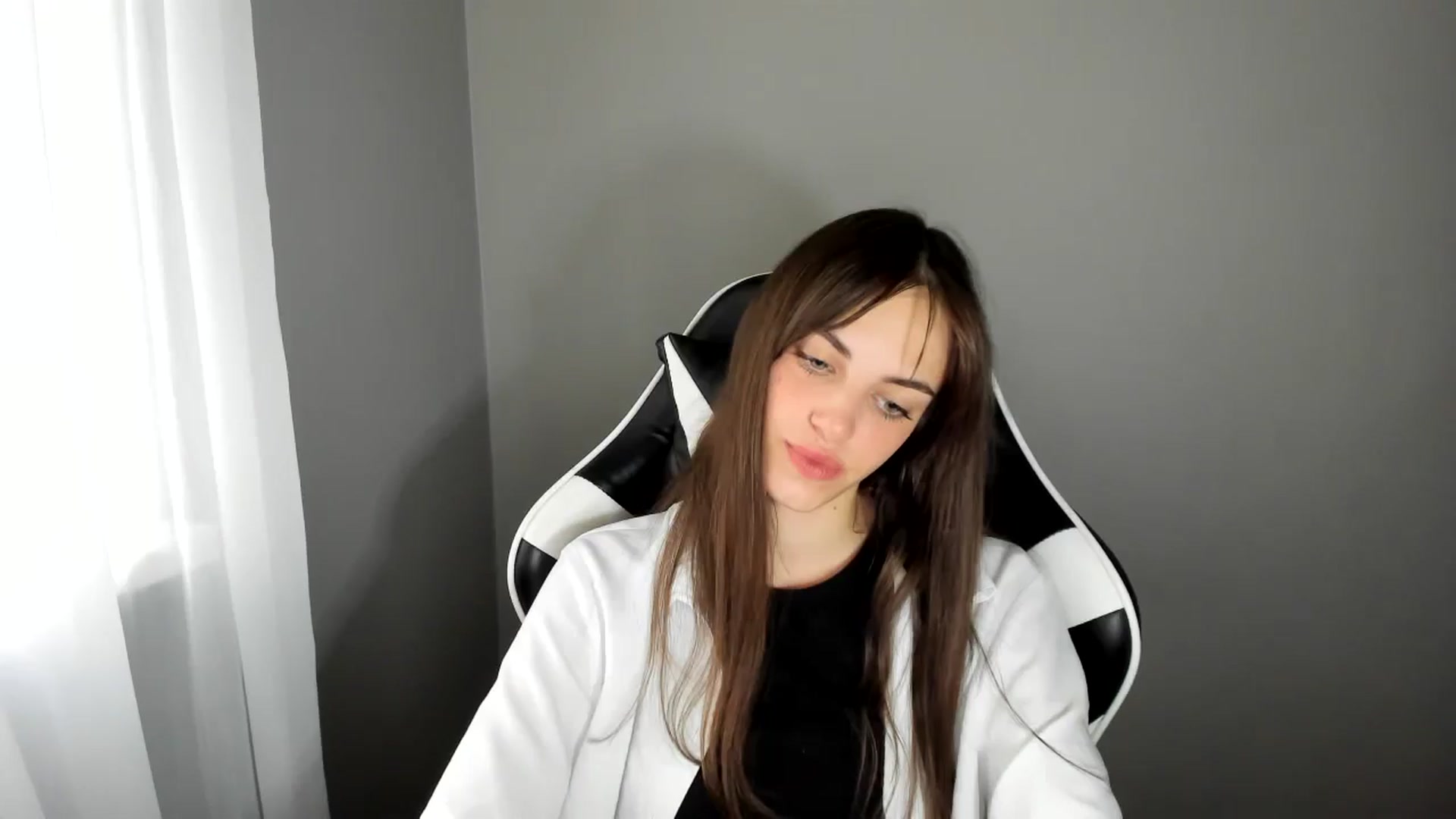 Gallery image thumbnail from Dashamoxy's myfreecams stream on, 06/22/2025, 09:14 image 16 of 20