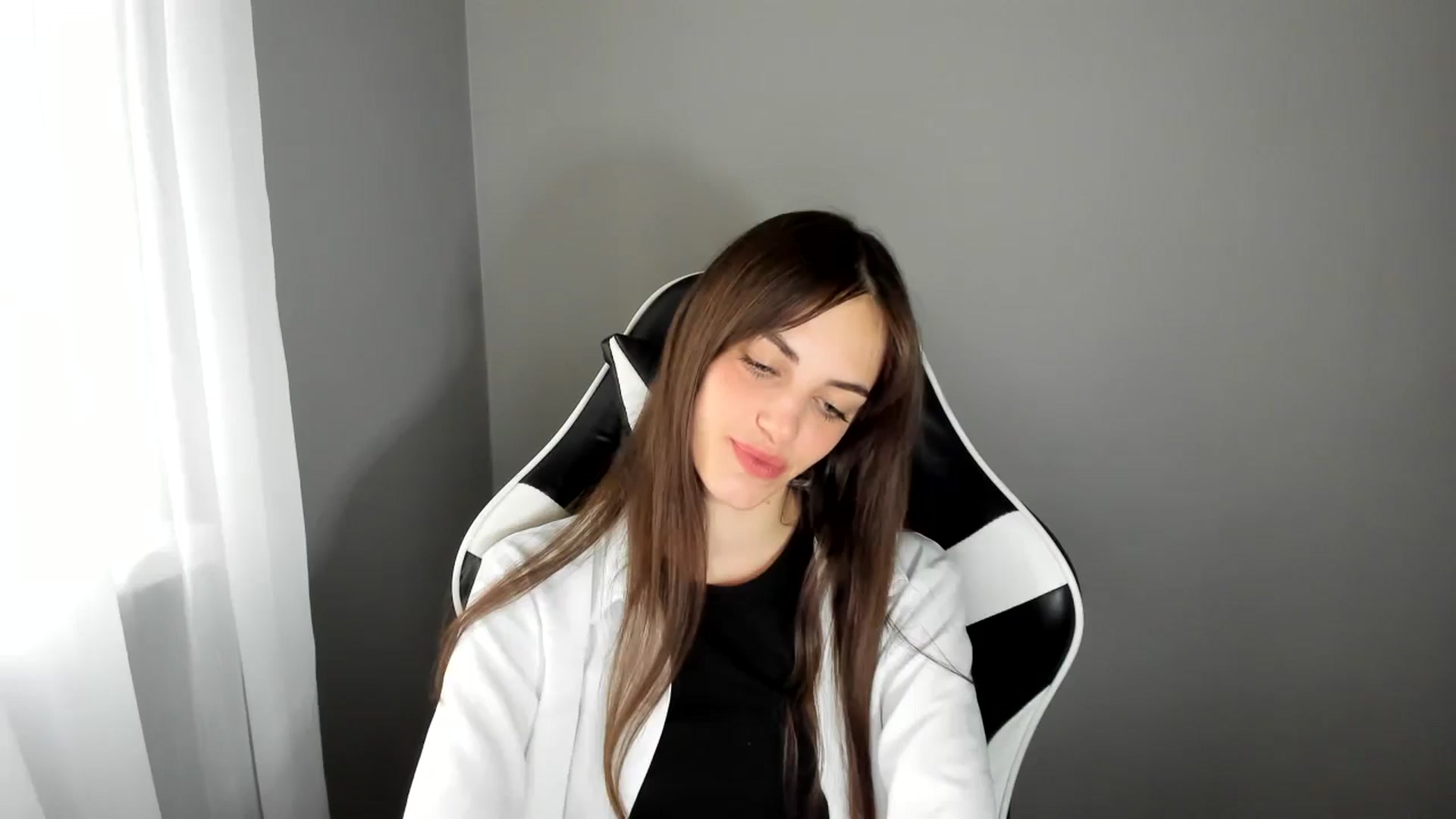 Gallery image thumbnail from Dashamoxy's myfreecams stream on, 06/22/2025, 09:14 image 15 of 20