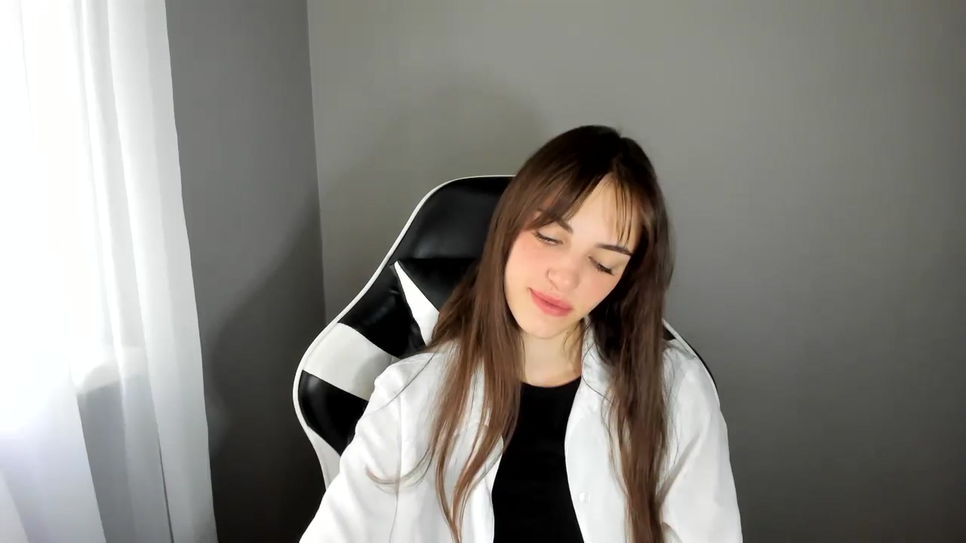 Gallery image thumbnail from Dashamoxy's myfreecams stream on, 06/22/2025, 09:14 image 2 of 20