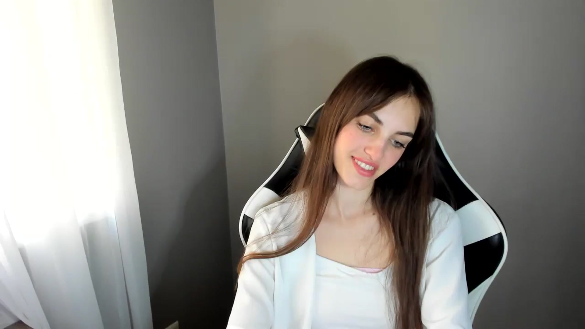 Gallery image thumbnail from Dashamoxy's myfreecams stream on, 06/23/2025, 17:02 image 14 of 20