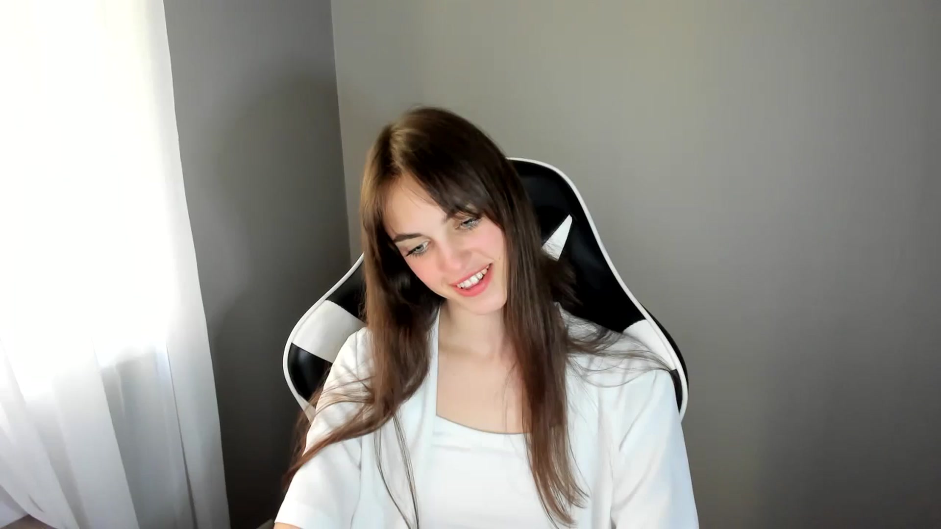 Gallery image thumbnail from Dashamoxy's myfreecams stream on, 06/23/2025, 17:02 image 18 of 20