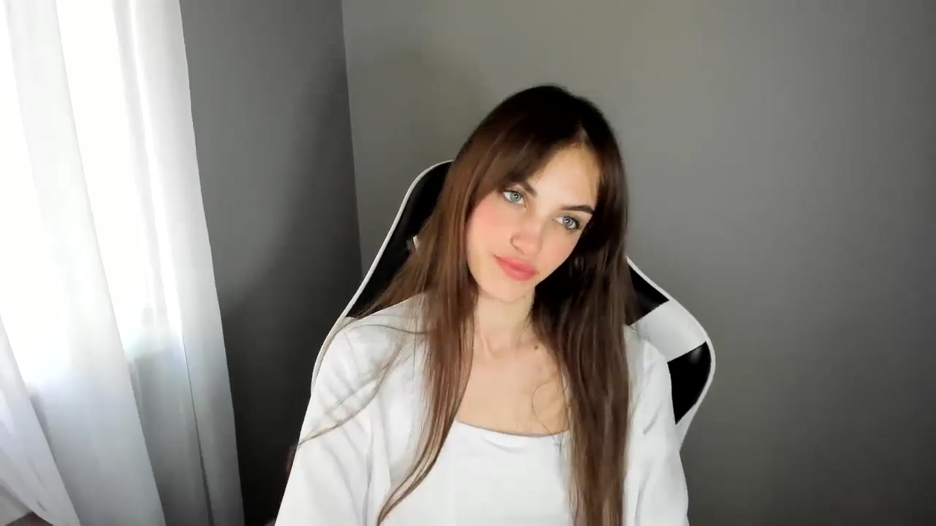 Gallery image thumbnail from Dashamoxy's myfreecams stream on, 06/23/2025, 17:02 image 13 of 20