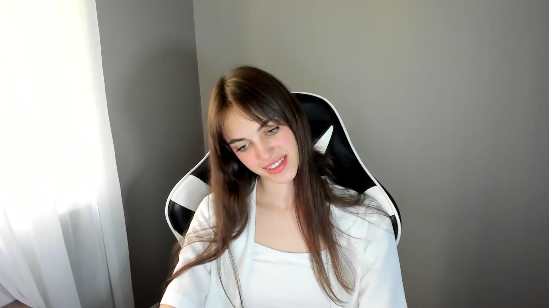 Gallery image thumbnail from Dashamoxy's myfreecams stream on, 06/23/2025, 17:02 image 19 of 20