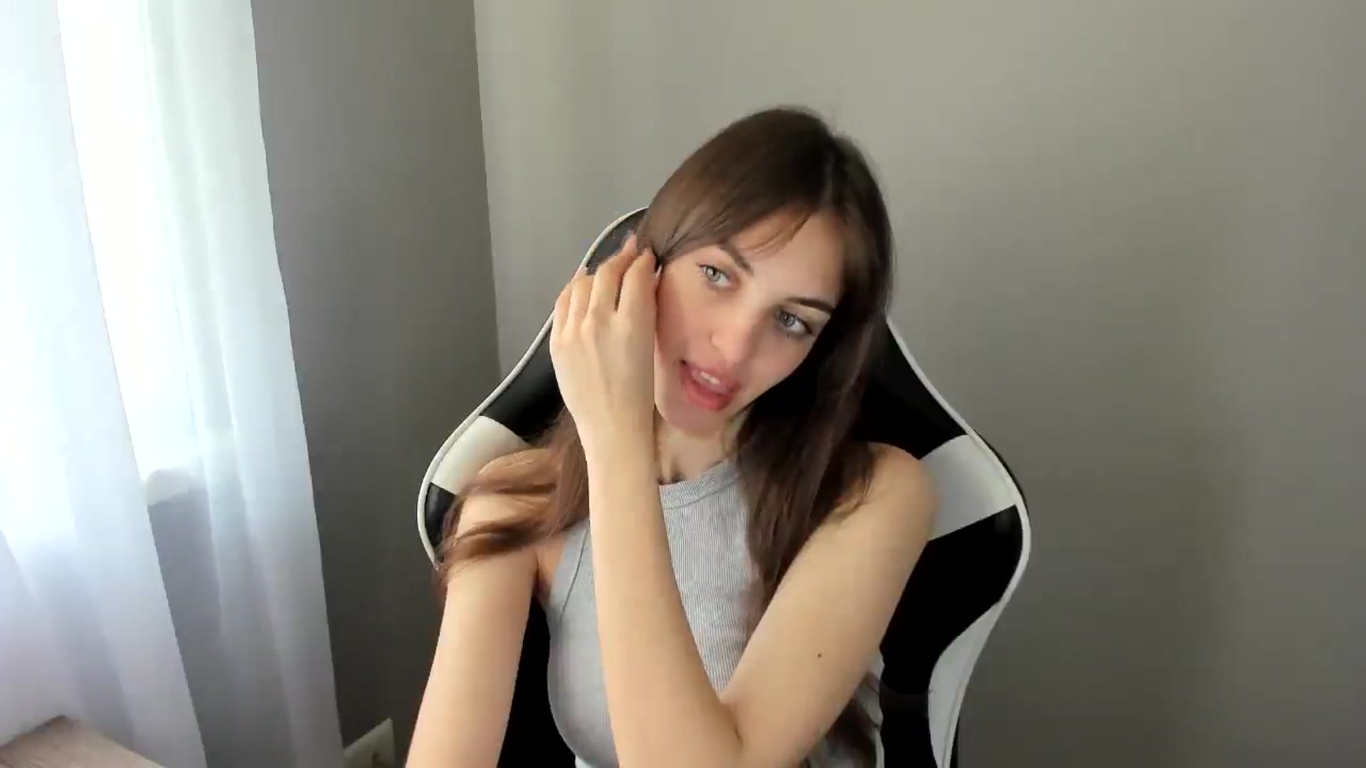 Gallery image thumbnail from Dashamoxy's myfreecams stream on, 06/25/2025, 08:00 image 5 of 20