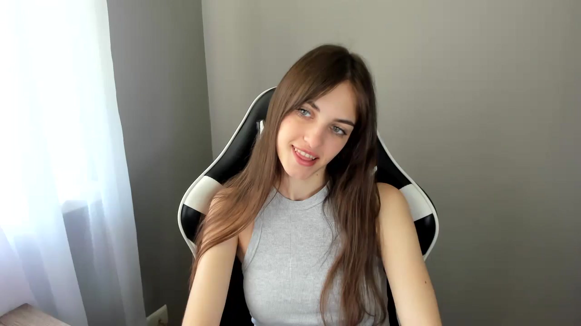 Gallery image thumbnail from Dashamoxy's myfreecams stream on, 06/25/2025, 08:00 image 18 of 20