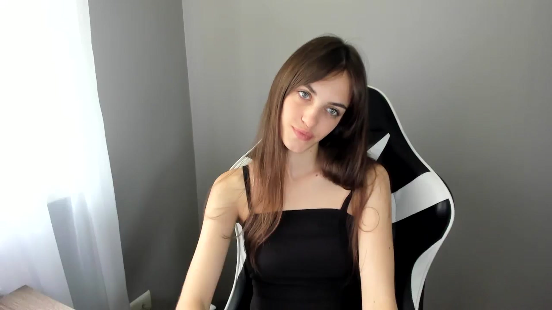 Gallery image thumbnail from Dashamoxy's myfreecams stream on, 06/25/2025, 09:25 image 13 of 20