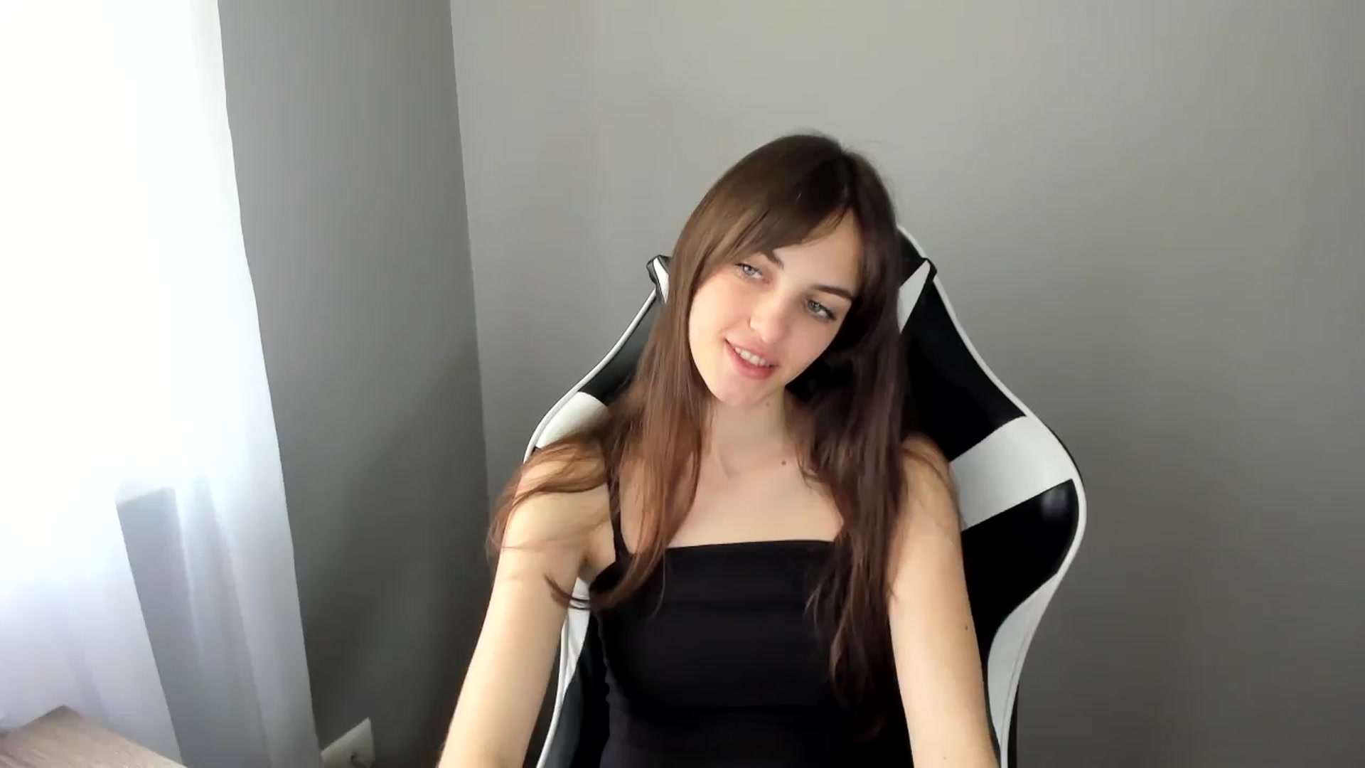 Gallery image thumbnail from Dashamoxy's myfreecams stream on, 06/25/2025, 09:25 image 18 of 20