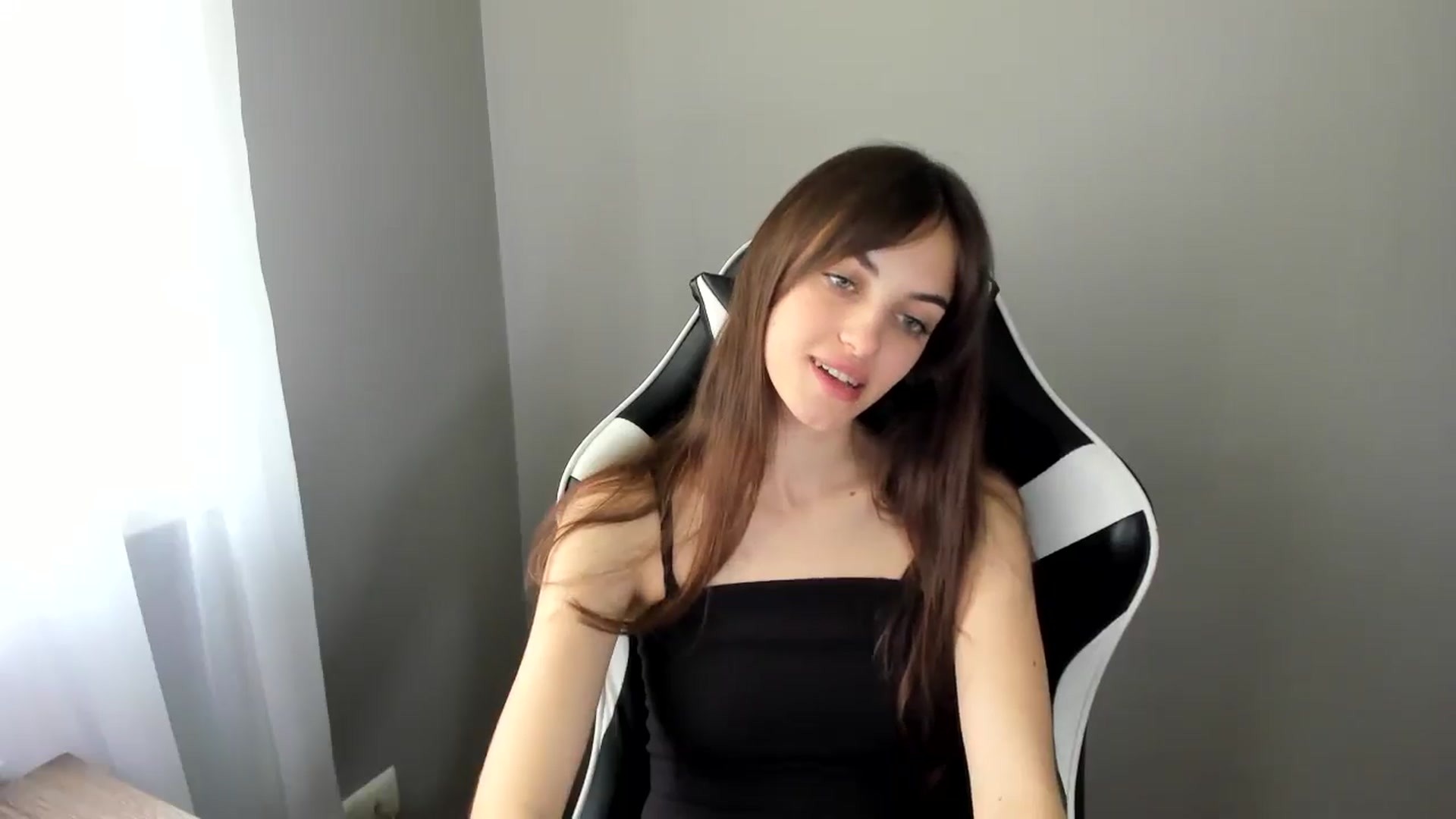 Gallery image thumbnail from Dashamoxy's myfreecams stream on, 06/25/2025, 09:25 image 17 of 20