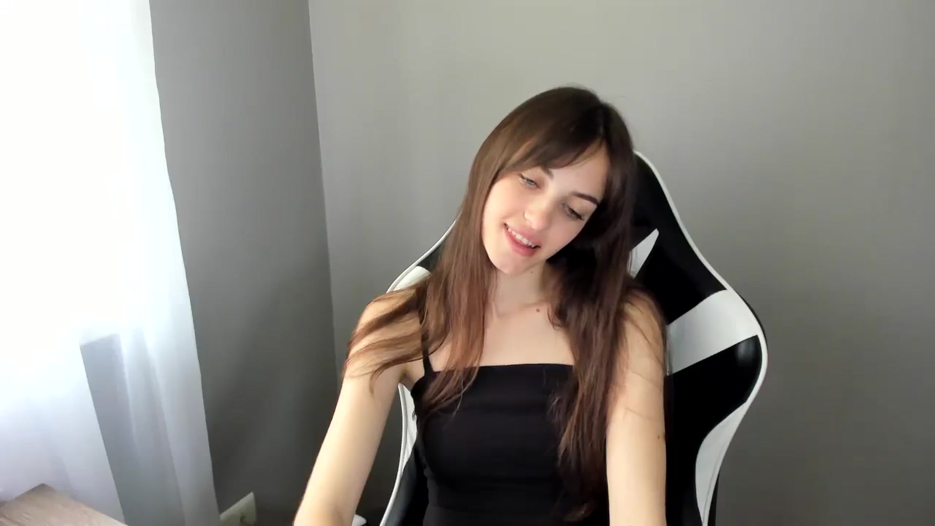 Gallery image thumbnail from Dashamoxy's myfreecams stream on, 06/25/2025, 09:25 image 16 of 20