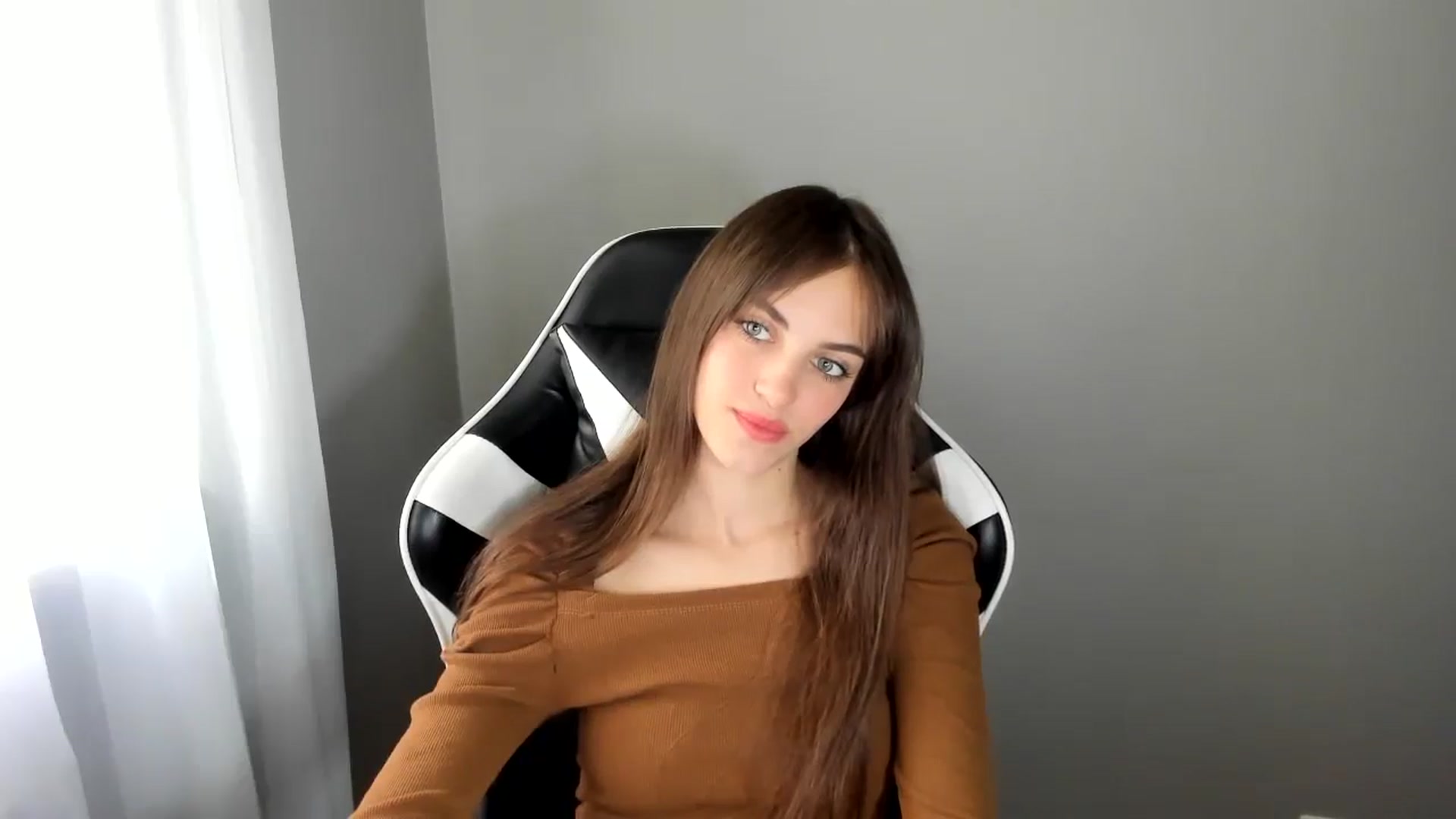 Gallery image thumbnail from Dashamoxy's myfreecams stream on, 06/30/2025, 13:00 image 5 of 20
