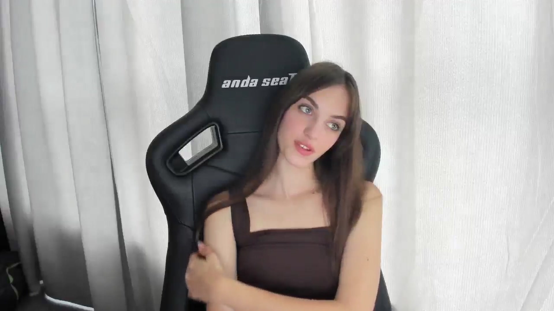 Gallery image thumbnail from Dashamoxy's myfreecams stream on, 07/01/2025, 11:40 image 20 of 20