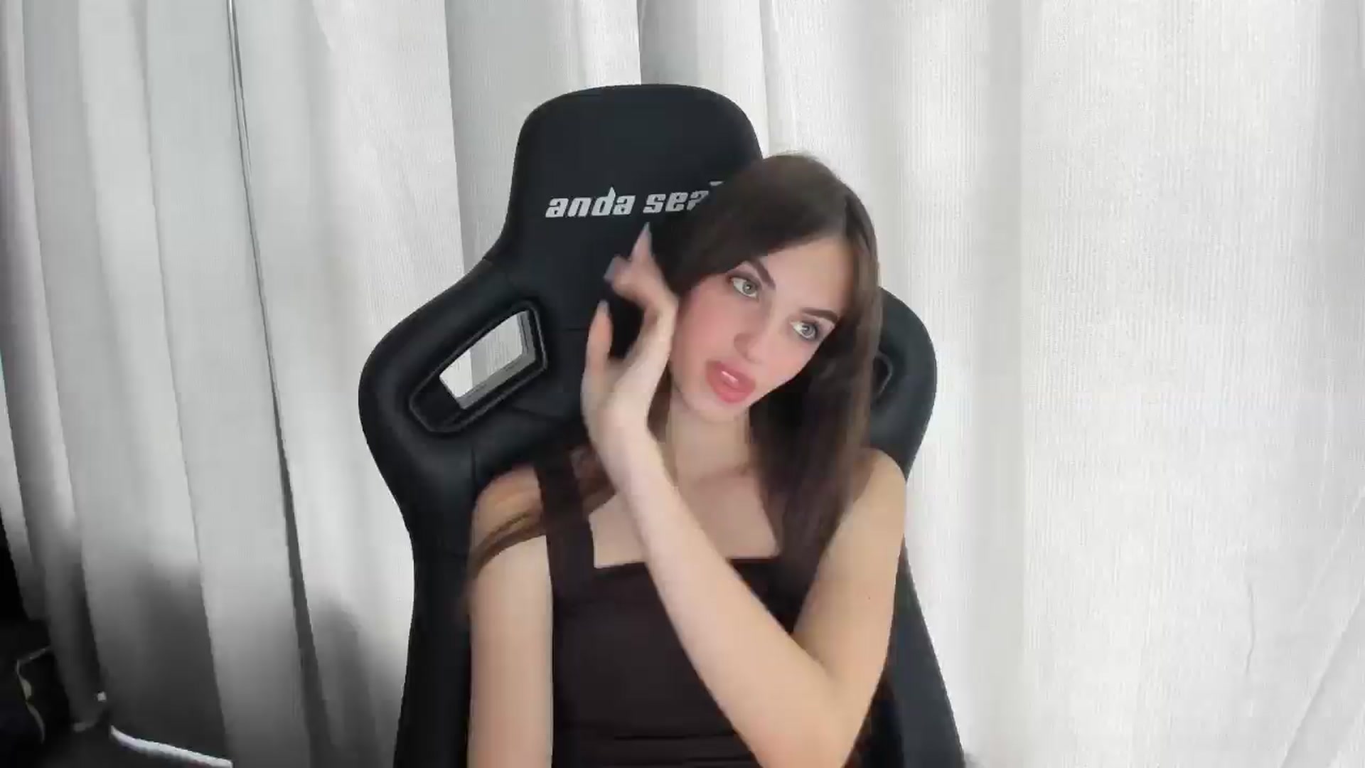 Gallery image thumbnail from Dashamoxy's myfreecams stream on, 07/01/2025, 11:40 image 1 of 20