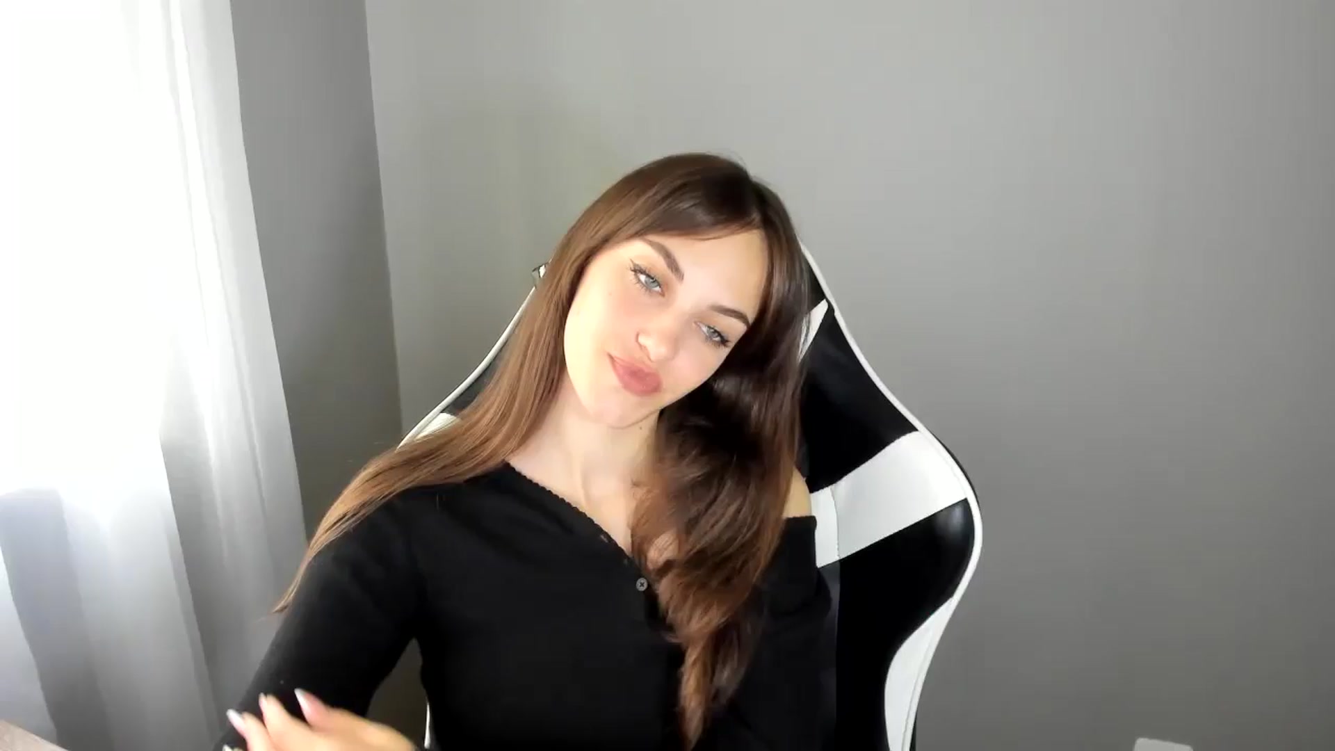 Gallery image thumbnail from Dashamoxy's myfreecams stream on, 07/02/2025, 13:15 image 4 of 20