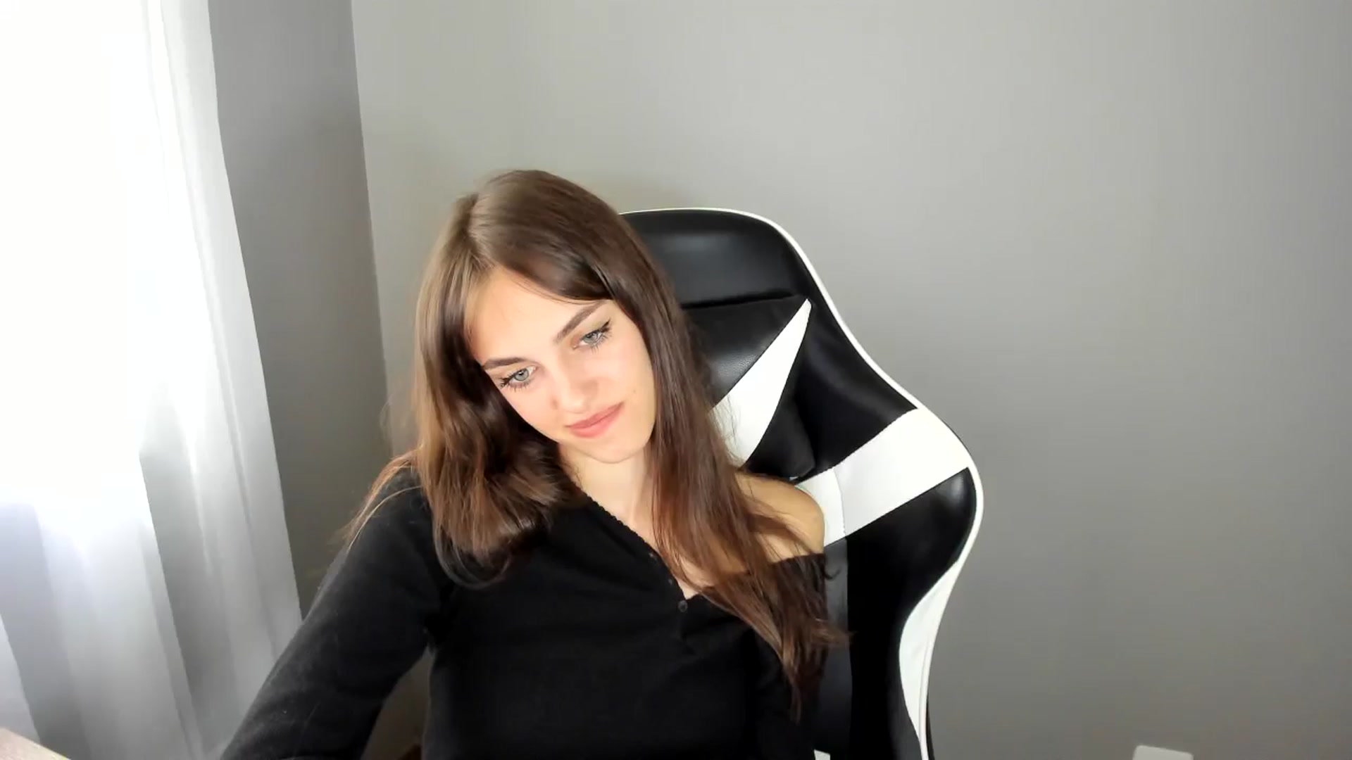 Gallery image thumbnail from Dashamoxy's myfreecams stream on, 07/02/2025, 13:15 image 18 of 20