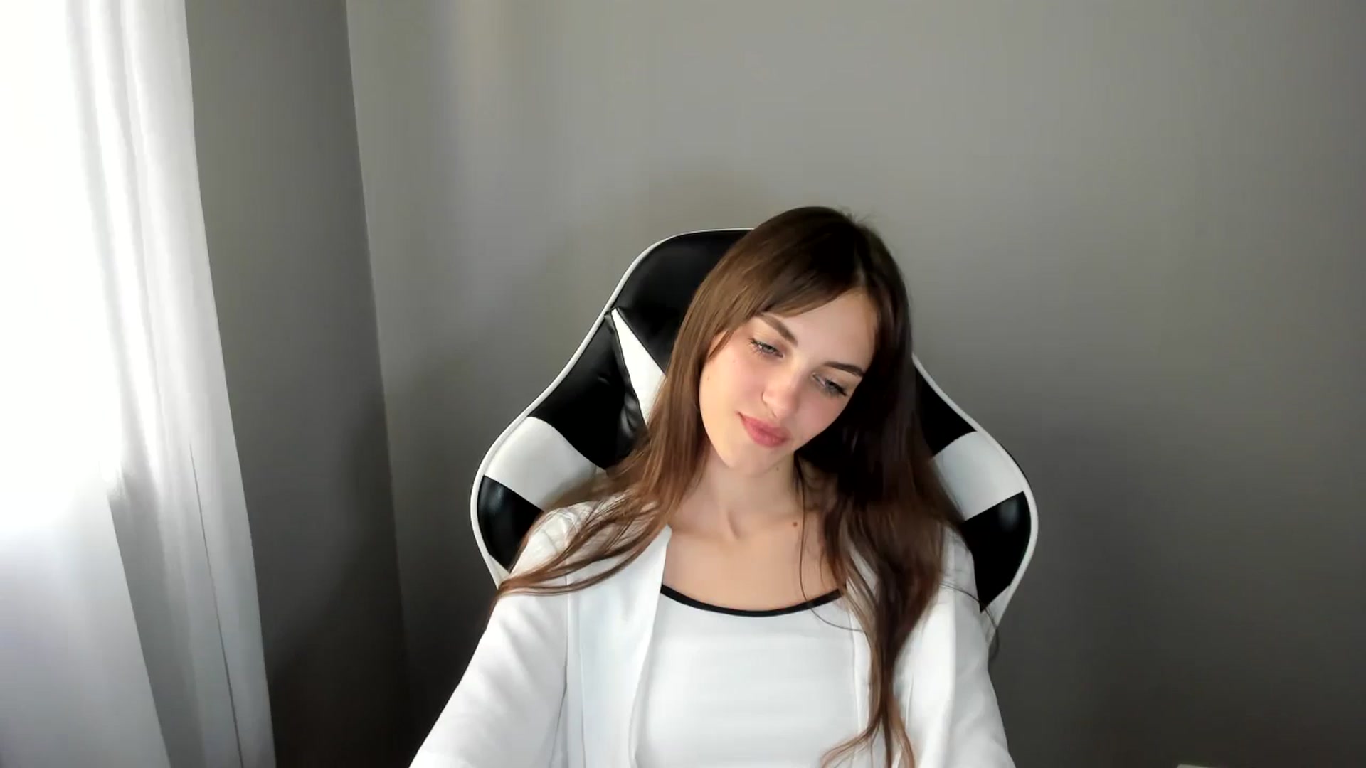 Gallery image thumbnail from Dashamoxy's myfreecams stream on, 07/03/2025, 15:42 image 6 of 20