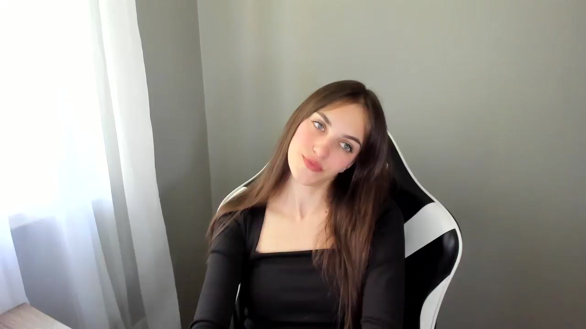 Gallery image thumbnail from Dashamoxy's myfreecams stream on, 07/06/2025, 13:17 image 1 of 20