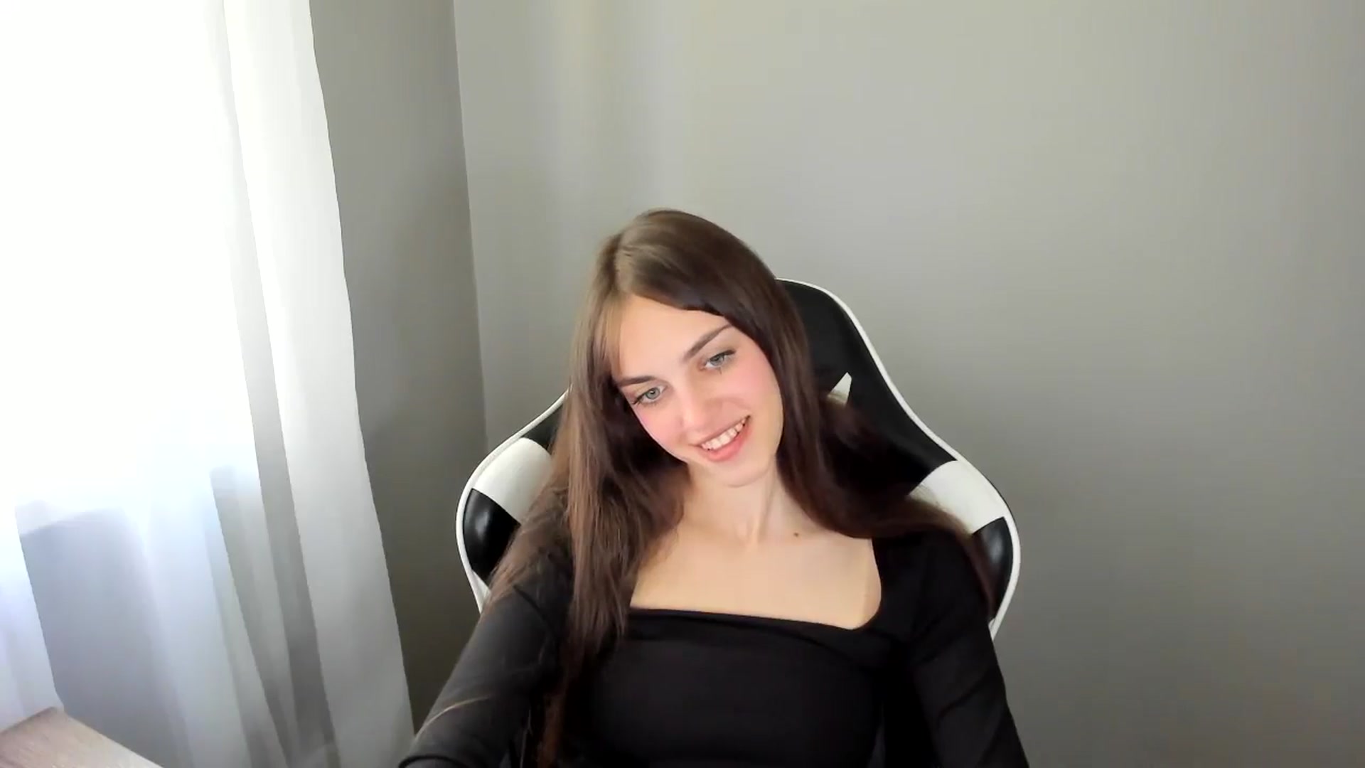 Gallery image thumbnail from Dashamoxy's myfreecams stream on, 07/06/2025, 13:17 image 6 of 20
