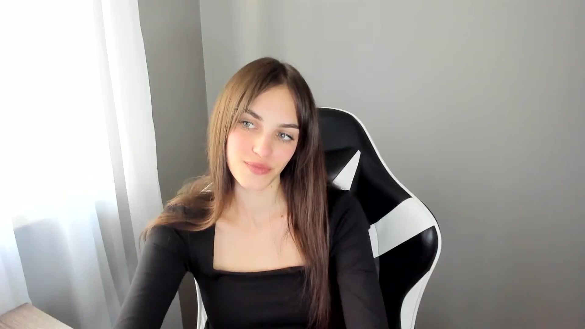 Gallery image thumbnail from Dashamoxy's myfreecams stream on, 07/06/2025, 13:17 image 17 of 20