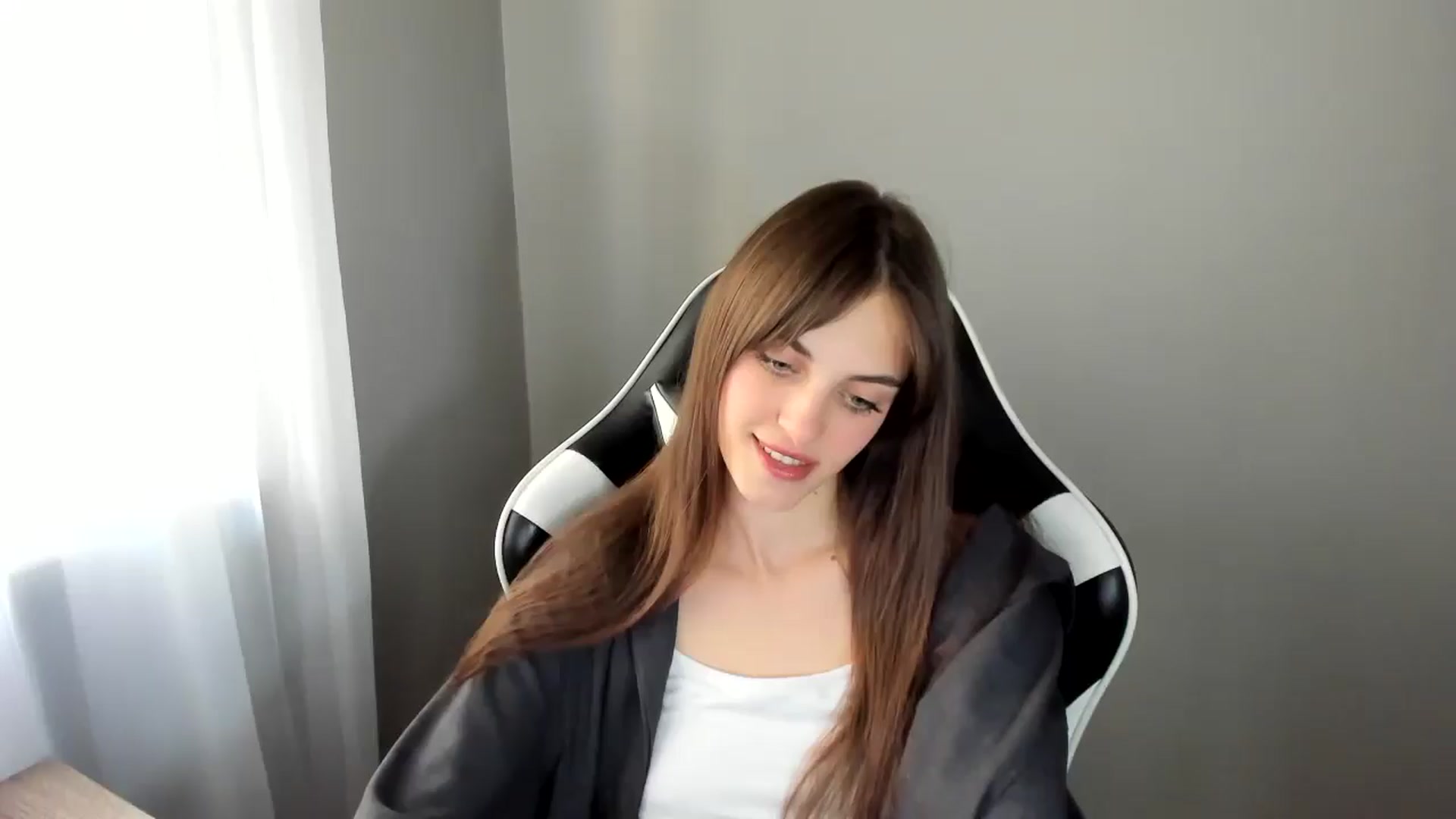 Gallery image thumbnail from Dashamoxy's myfreecams stream on, 07/07/2025, 14:32 image 1 of 20
