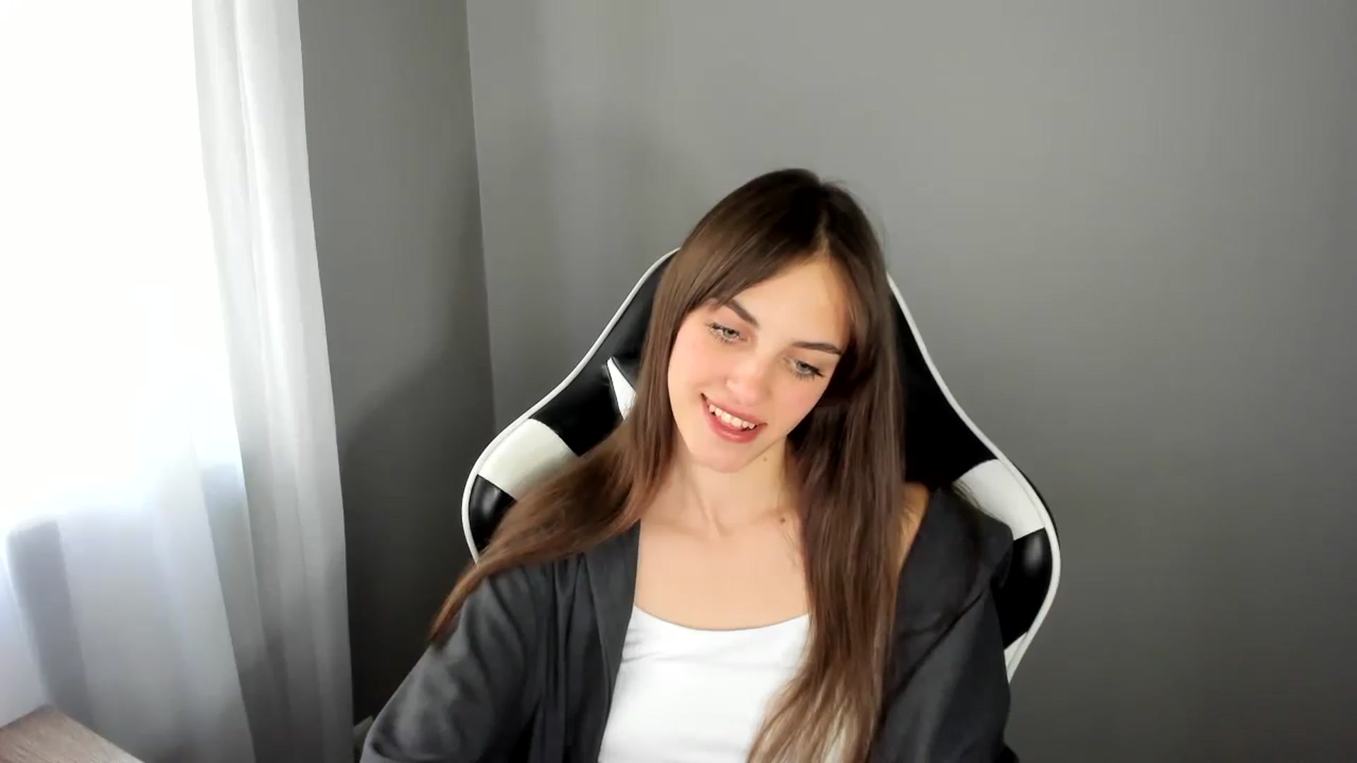 Gallery image thumbnail from Dashamoxy's myfreecams stream on, 07/07/2025, 14:32 image 4 of 20