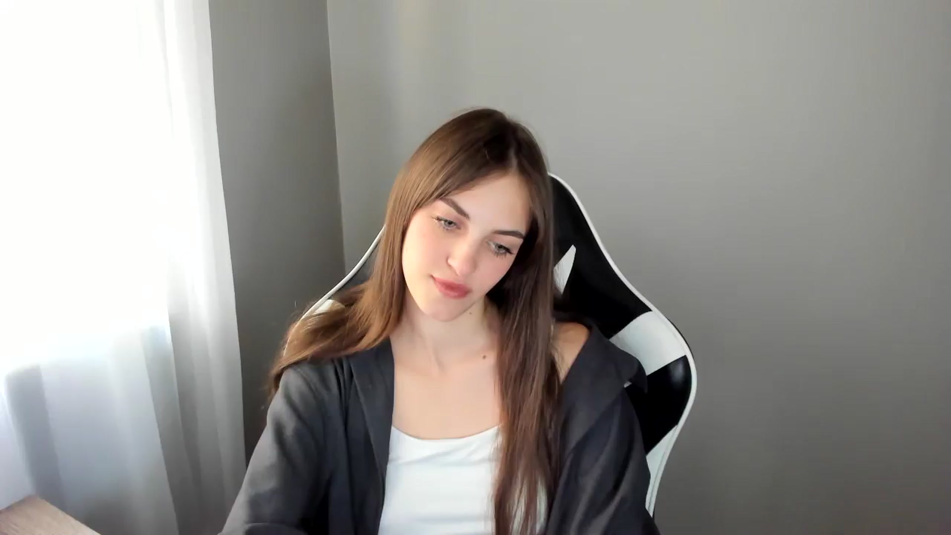 Gallery image thumbnail from Dashamoxy's myfreecams stream on, 07/07/2025, 14:32 image 17 of 20