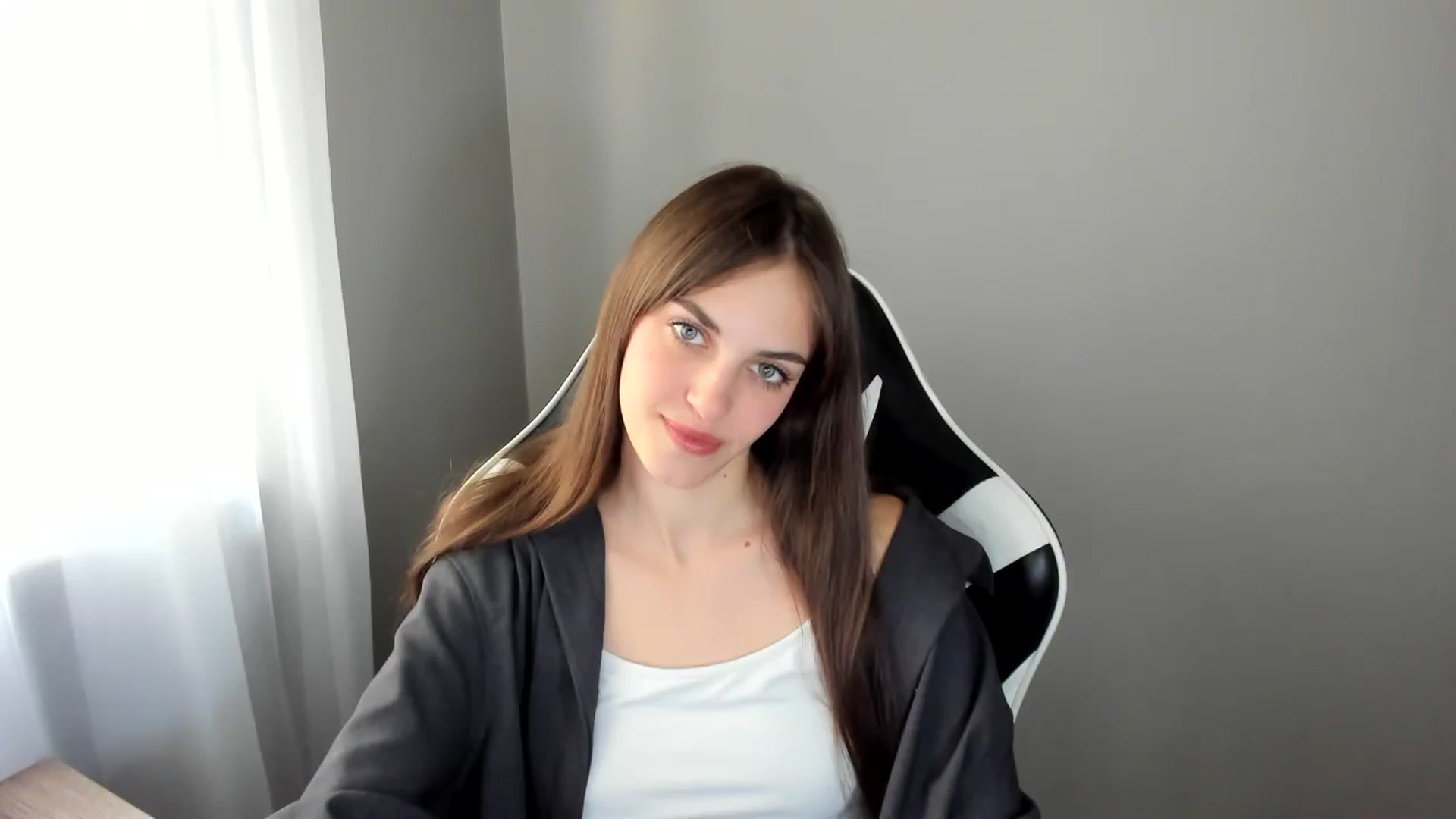 Gallery image thumbnail from Dashamoxy's myfreecams stream on, 07/07/2025, 14:32 image 16 of 20