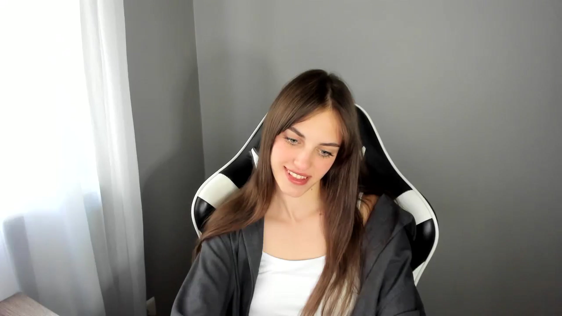 Gallery image thumbnail from Dashamoxy's myfreecams stream on, 07/07/2025, 14:32 image 7 of 20