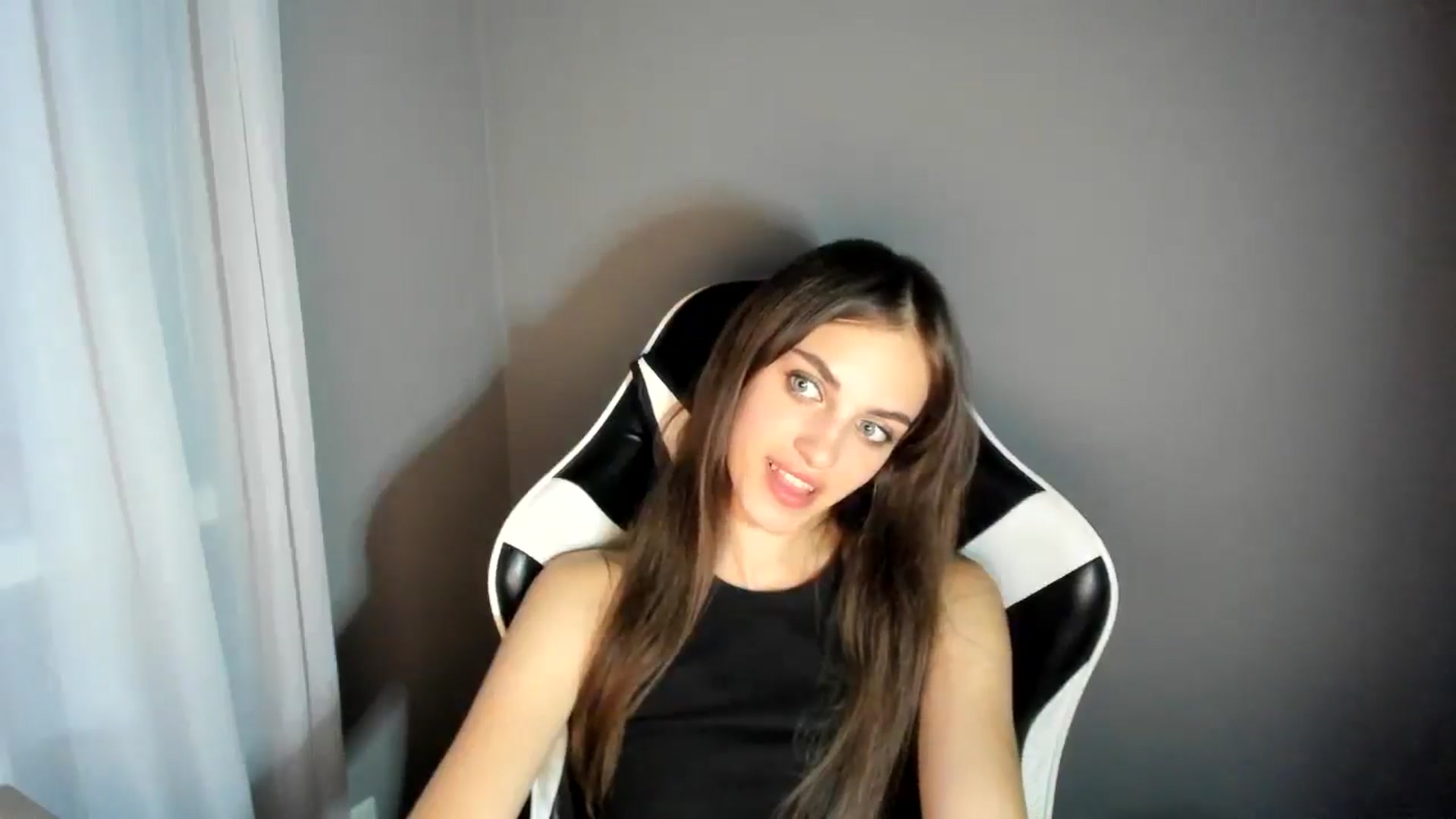 Gallery image thumbnail from Dashamoxy's myfreecams stream on, 07/08/2025, 18:28 image 20 of 20