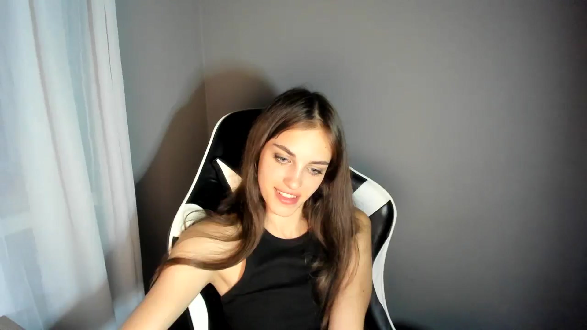 Gallery image thumbnail from Dashamoxy's myfreecams stream on, 07/08/2025, 19:04 image 15 of 20
