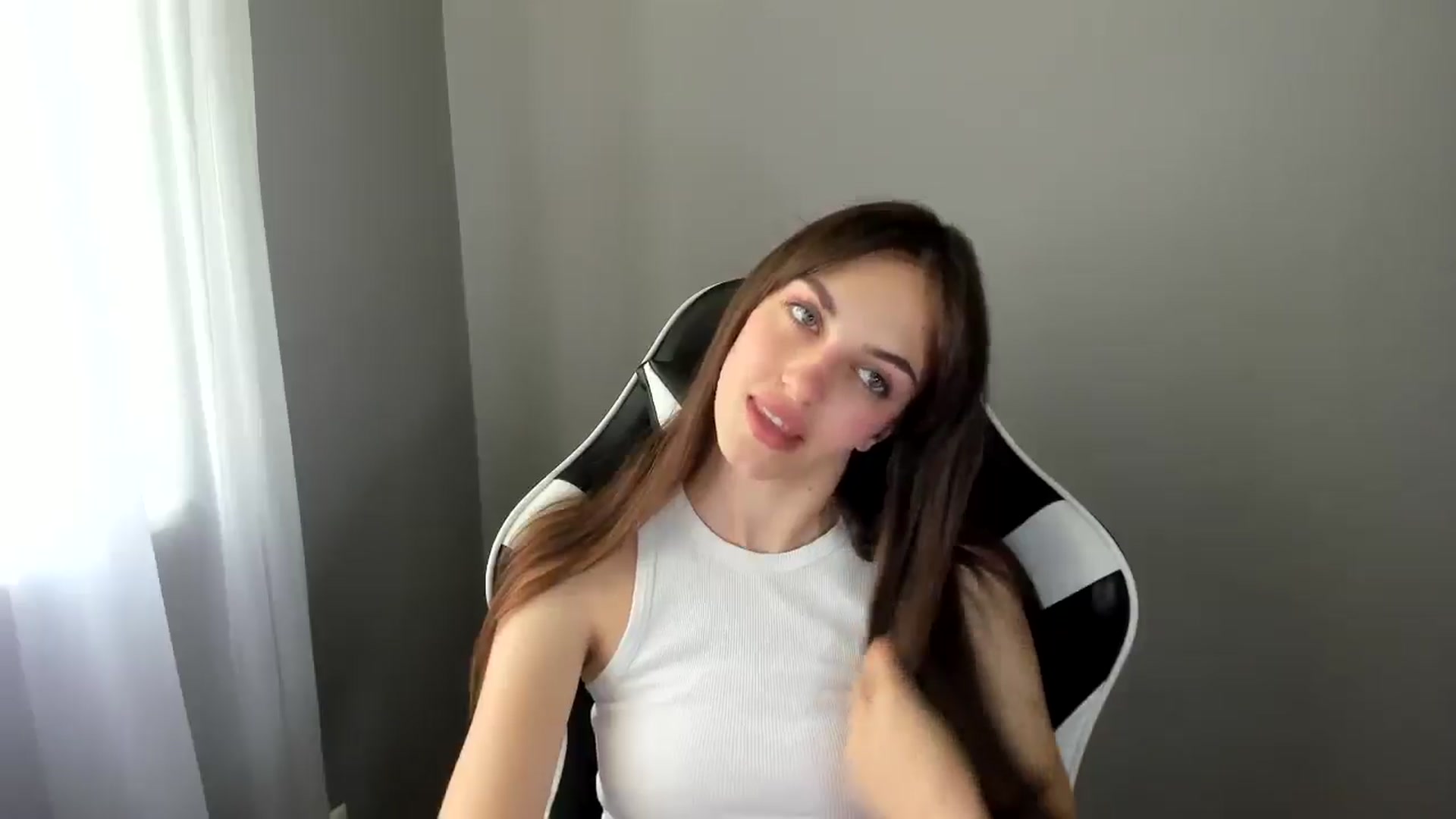 Gallery image thumbnail from Dashamoxy's myfreecams stream on, 07/09/2025, 11:40 image 8 of 20