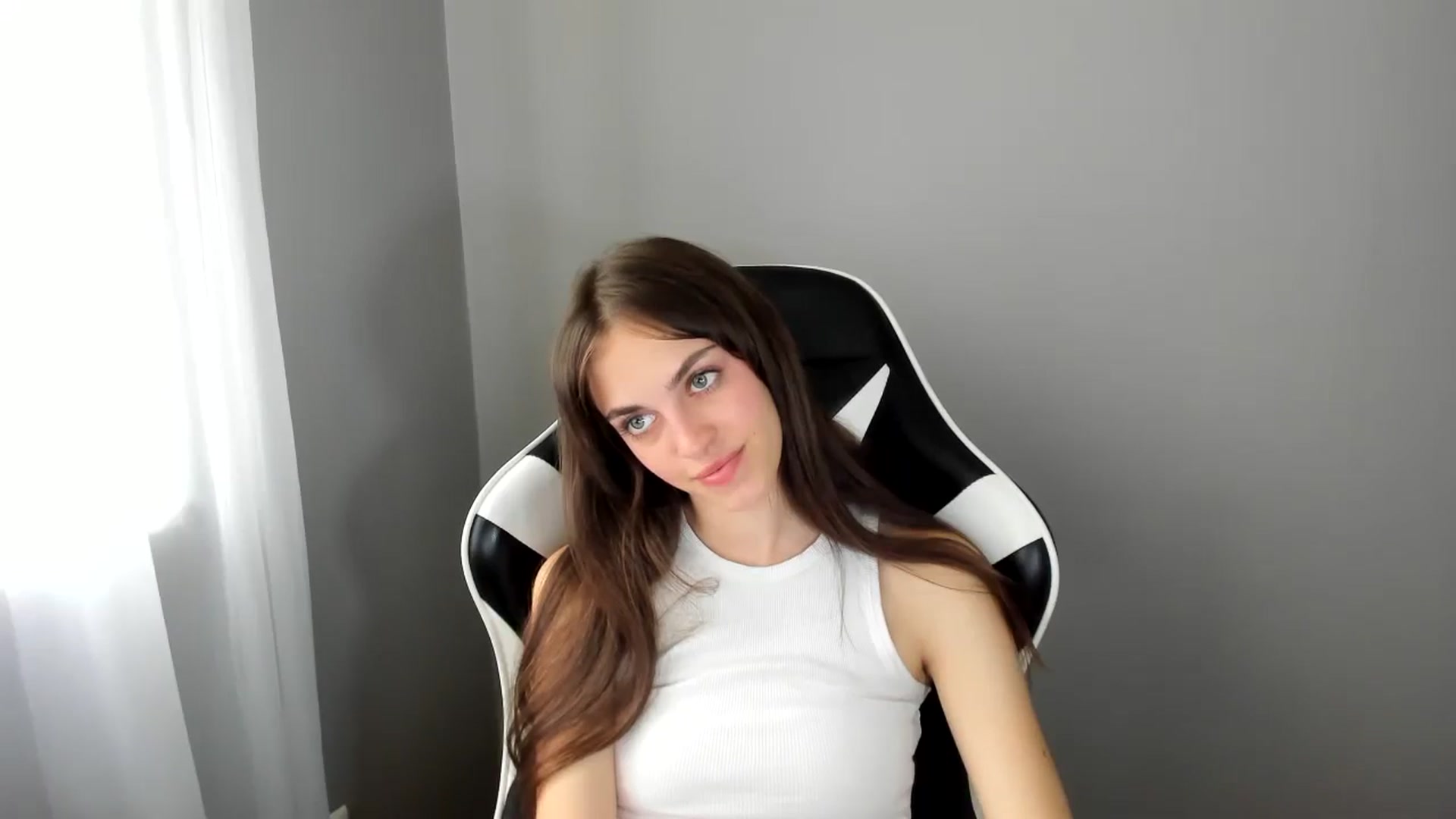 Gallery image thumbnail from Dashamoxy's myfreecams stream on, 07/09/2025, 11:40 image 16 of 20