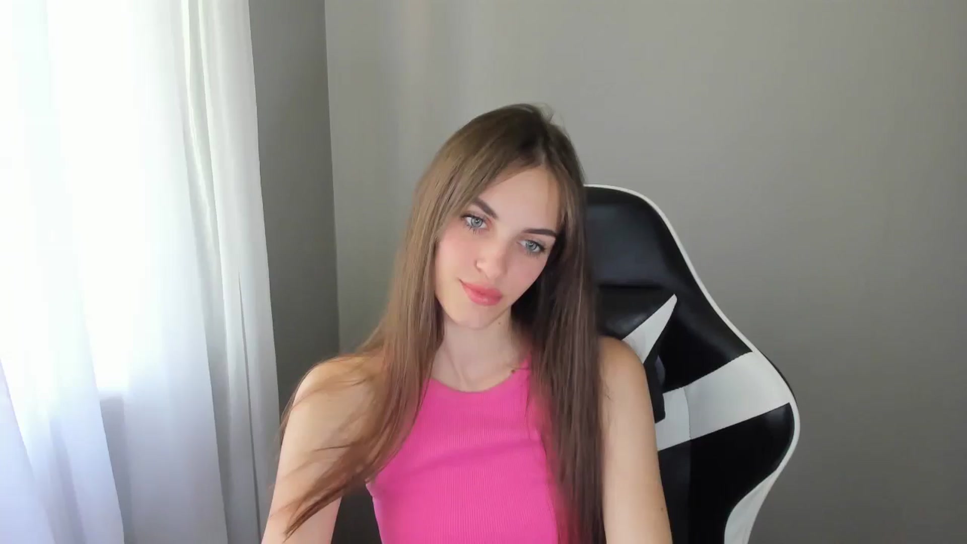 Gallery image thumbnail from Dashamoxy's myfreecams stream on, 07/12/2025, 11:37 image 9 of 20