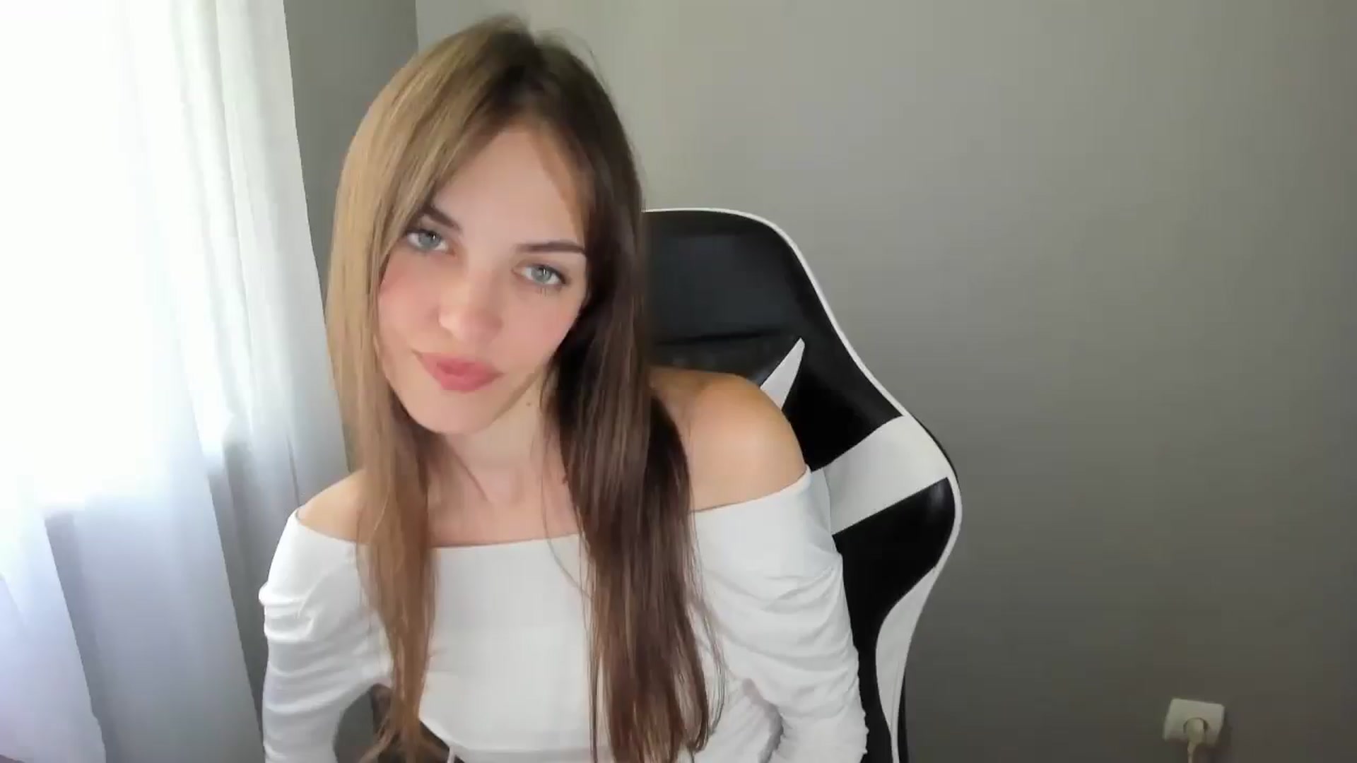 Gallery image thumbnail from Dashamoxy's myfreecams stream on, 07/14/2025, 12:01 image 1 of 20