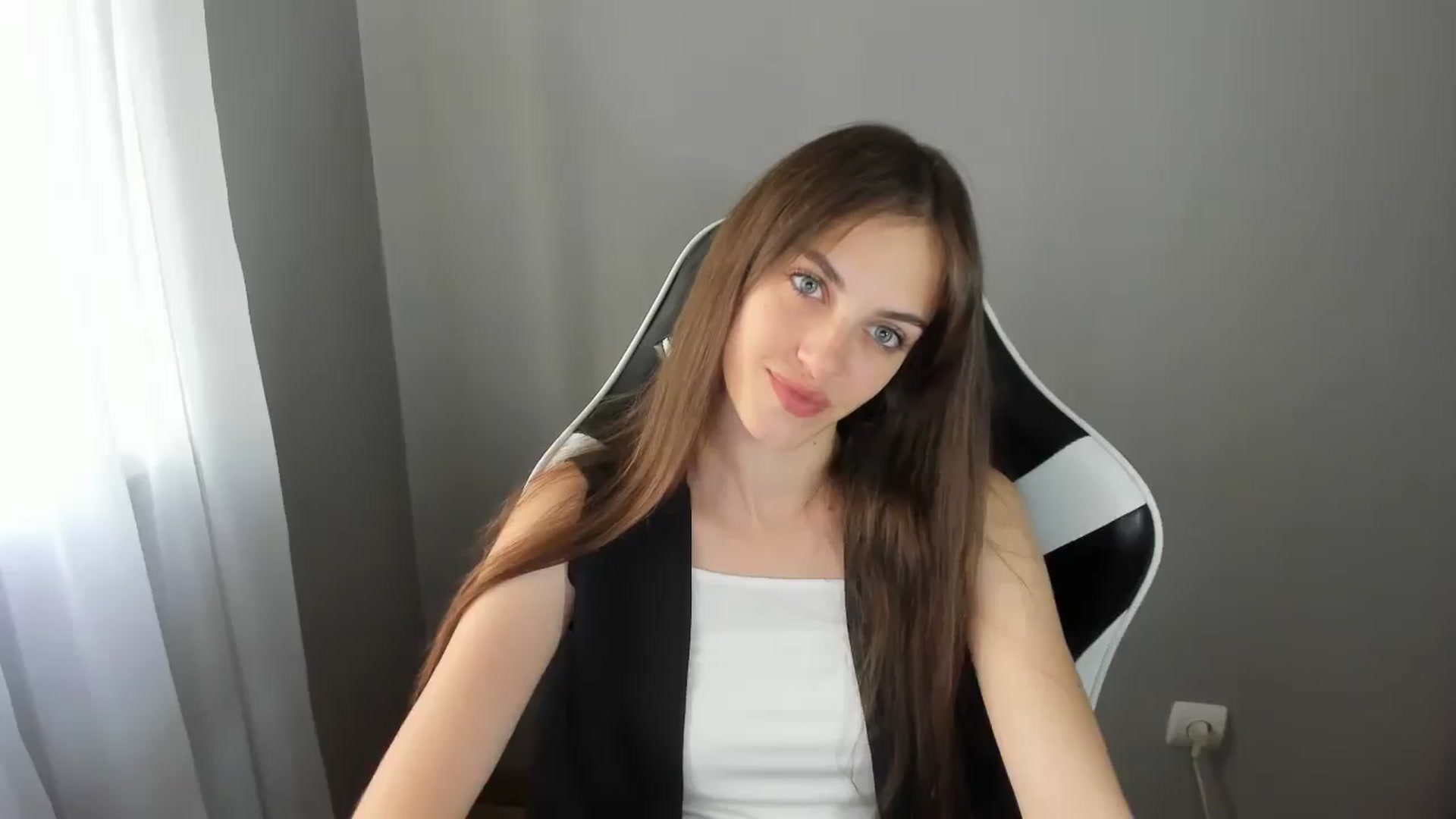 Gallery image thumbnail from Dashamoxy's myfreecams stream on, 07/15/2025, 14:01 image 10 of 20