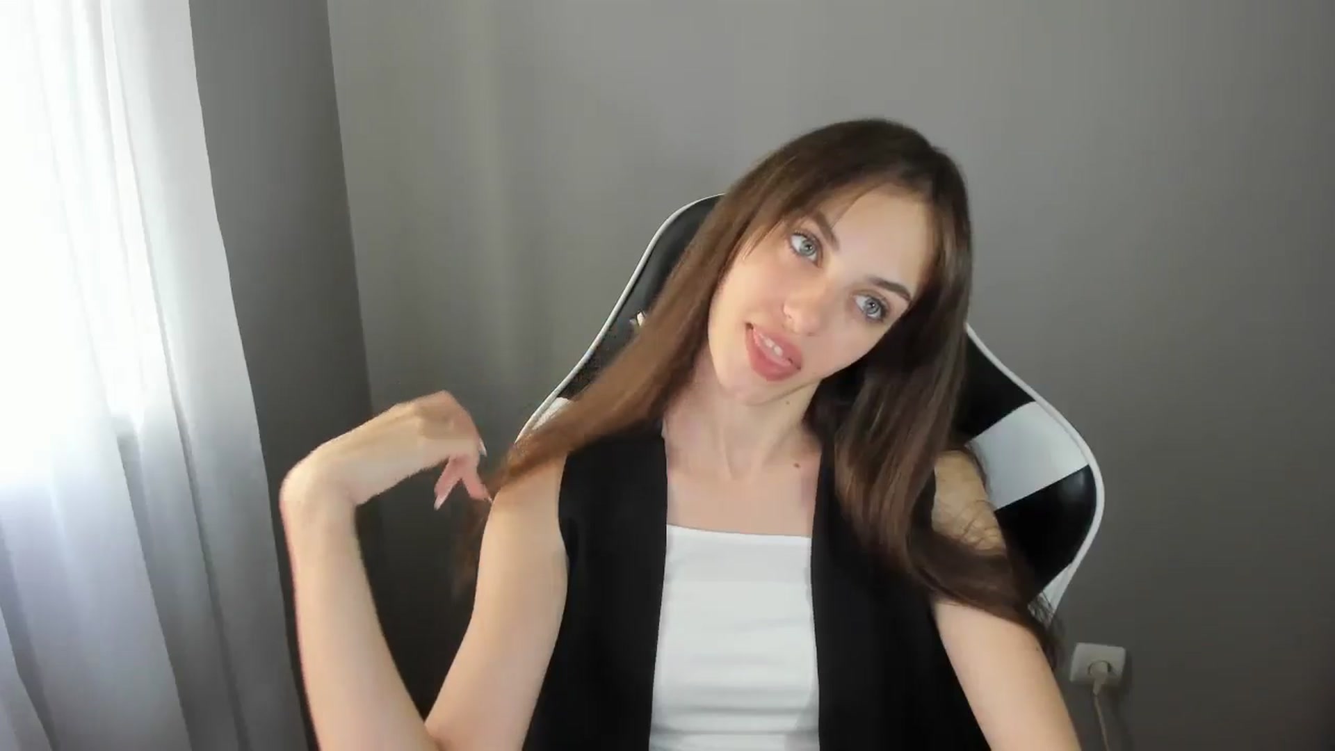 Gallery image thumbnail from Dashamoxy's myfreecams stream on, 07/15/2025, 14:01 image 12 of 20