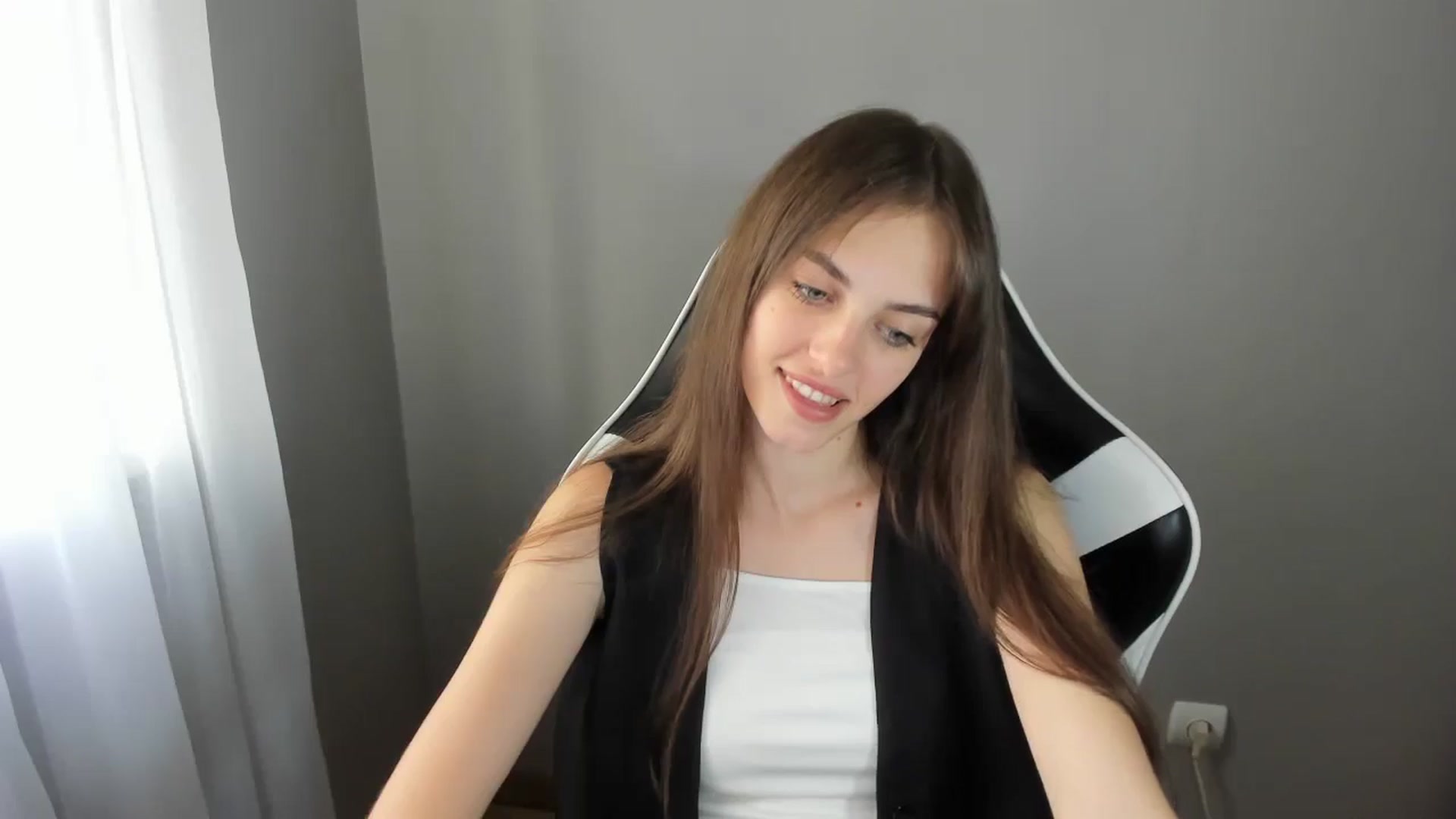 Gallery image thumbnail from Dashamoxy's myfreecams stream on, 07/15/2025, 14:01 image 14 of 20
