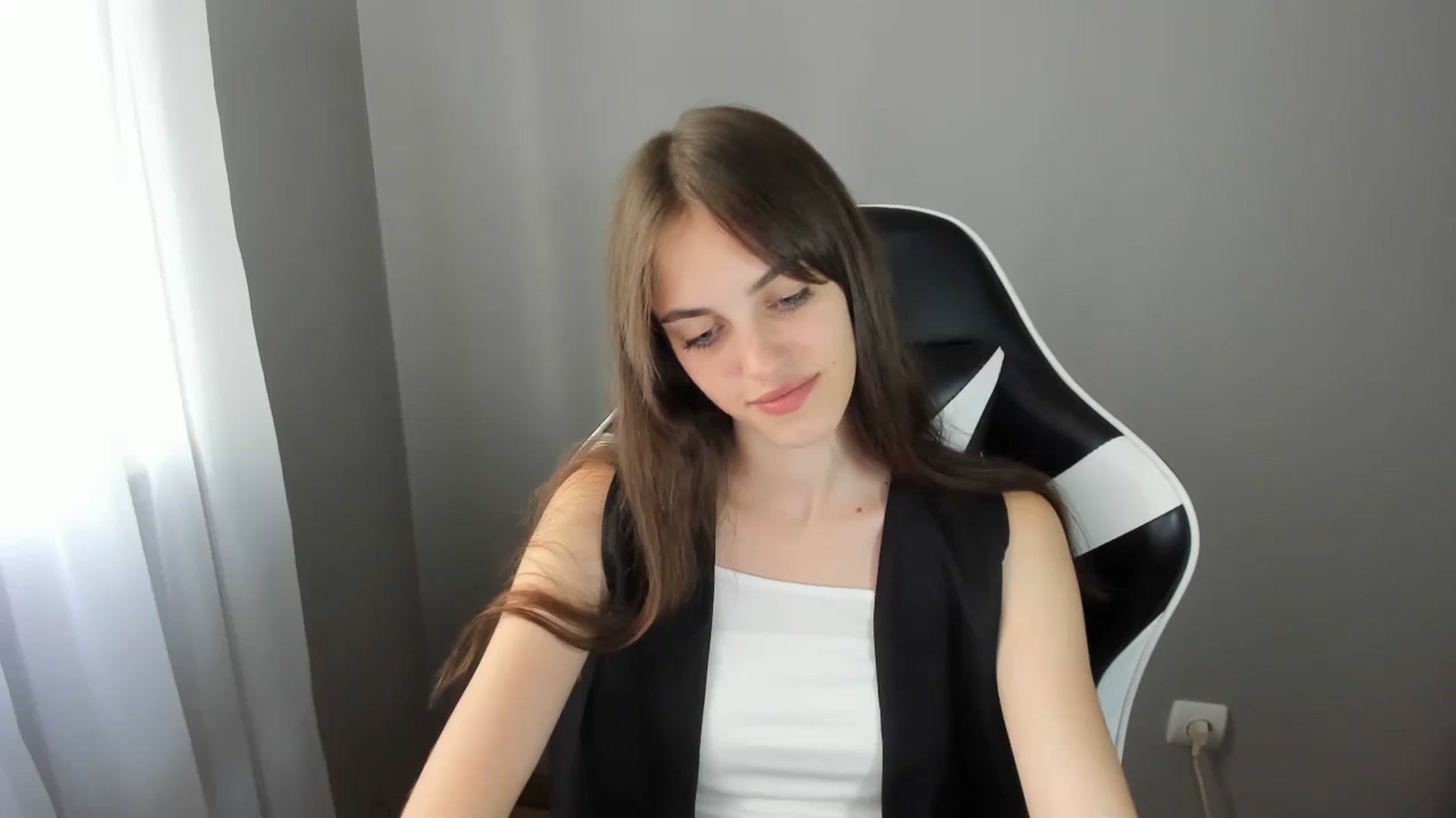 Gallery image thumbnail from Dashamoxy's myfreecams stream on, 07/15/2025, 14:01 image 13 of 20